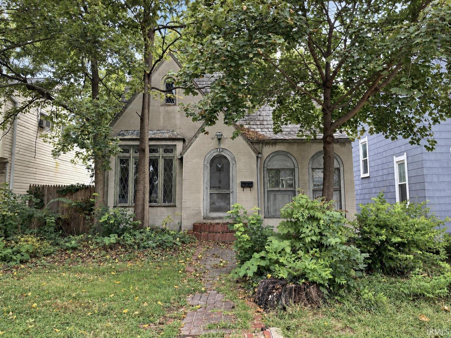 712 W Riverside Avenue Property Photo 1