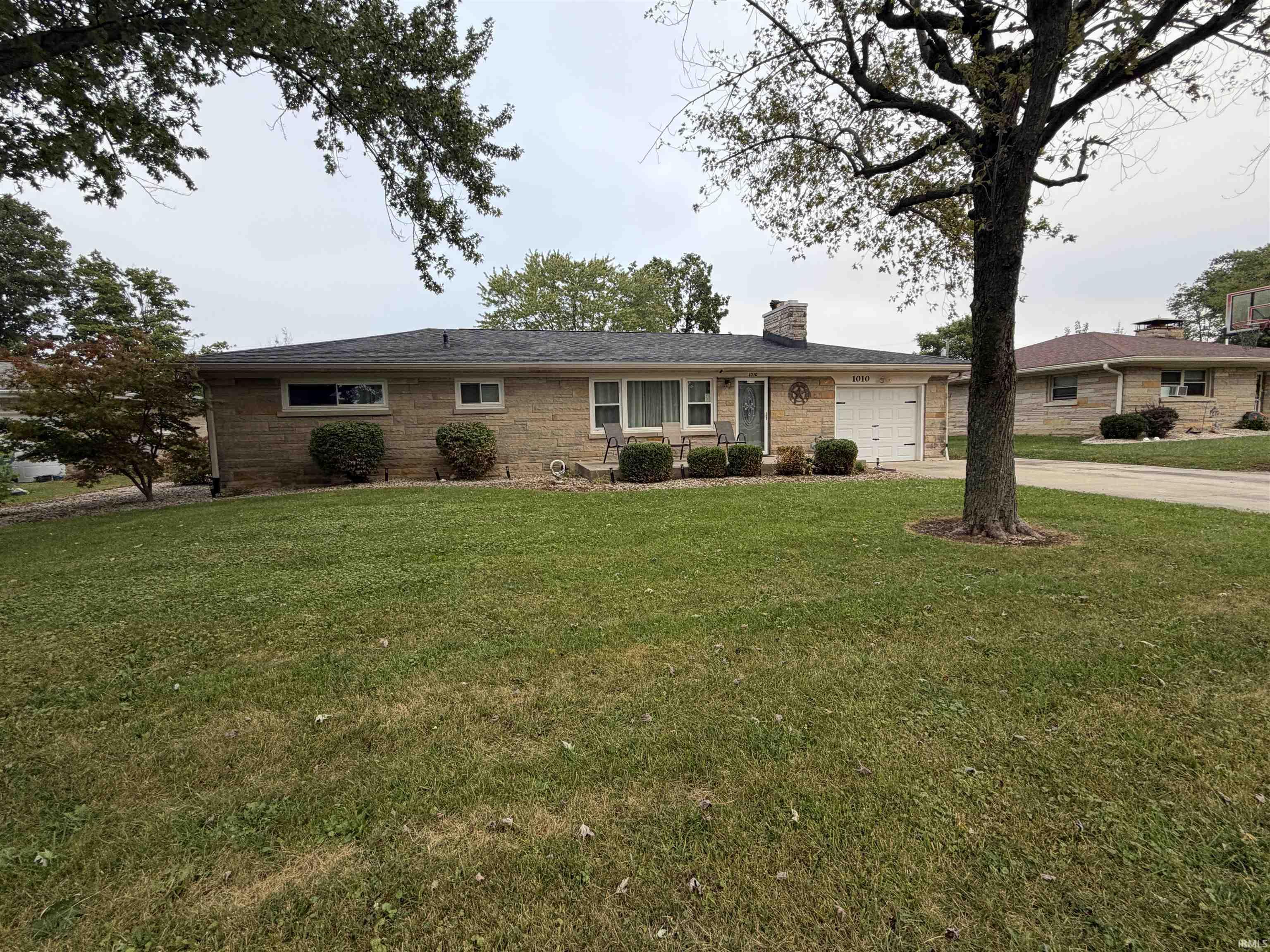 1010 Crescent Drive Property Photo 1