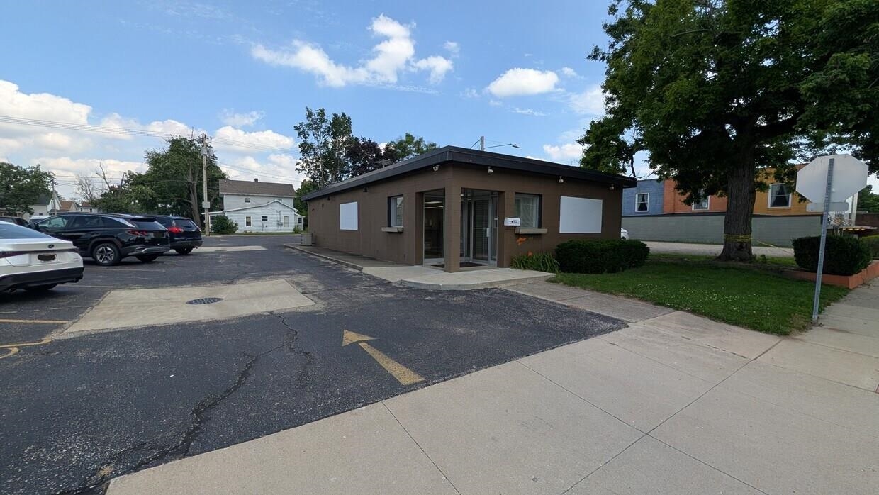 922 Division Street Property Photo 1