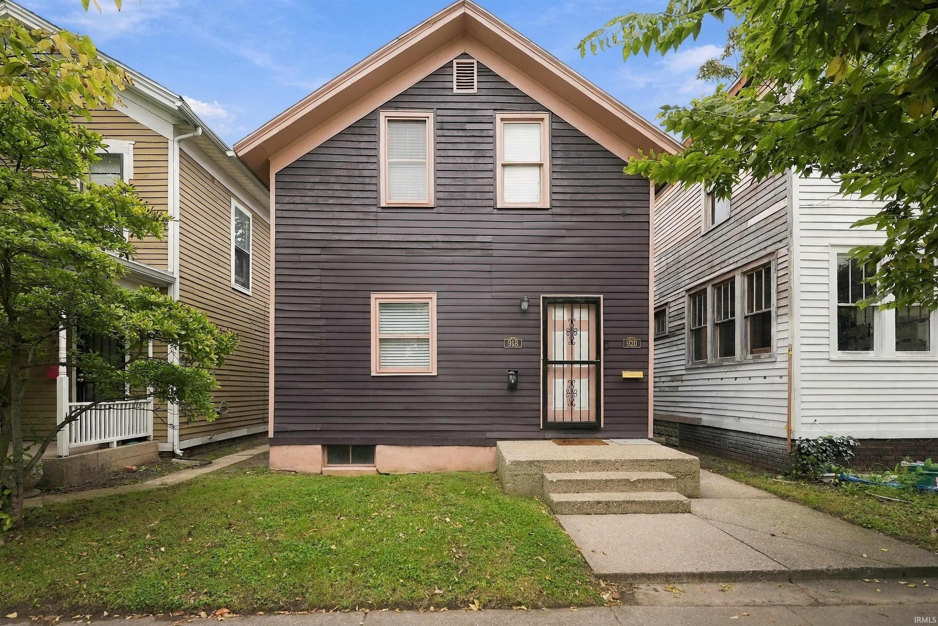 920 W Jefferson Boulevard Property Photo 1