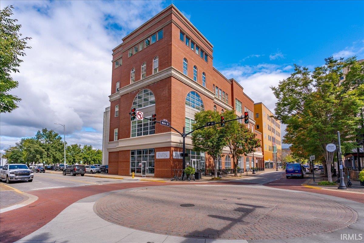 300 Main Street Property Photo 1