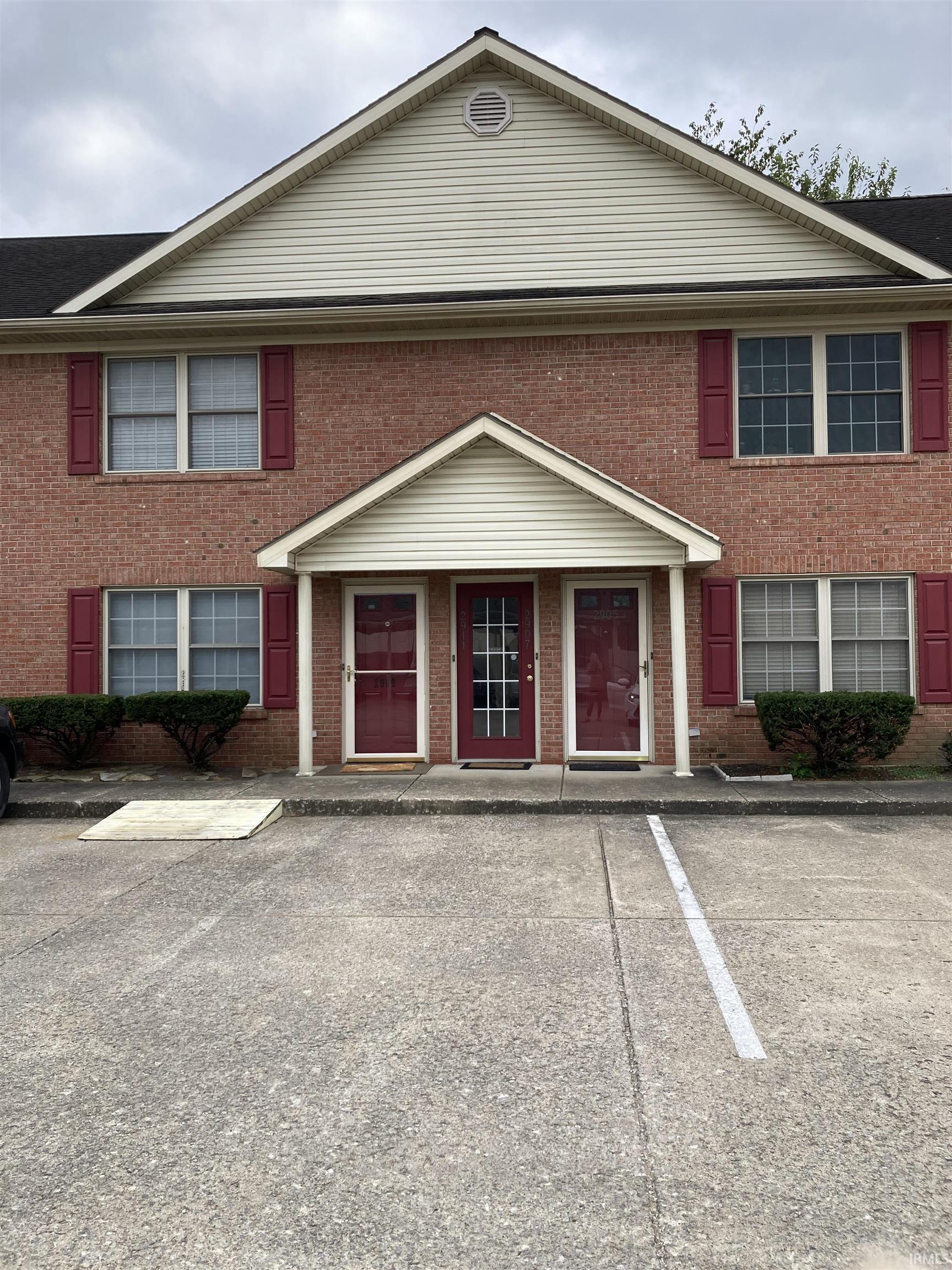 2911 Dexter Court Property Photo 1