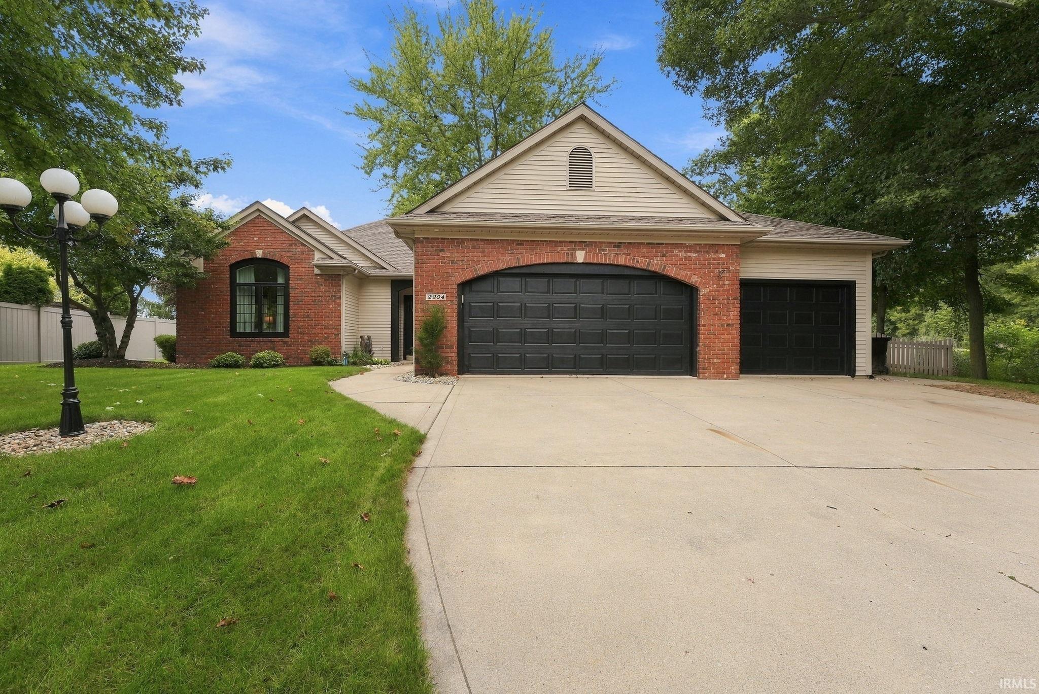 2204 Shady Lane