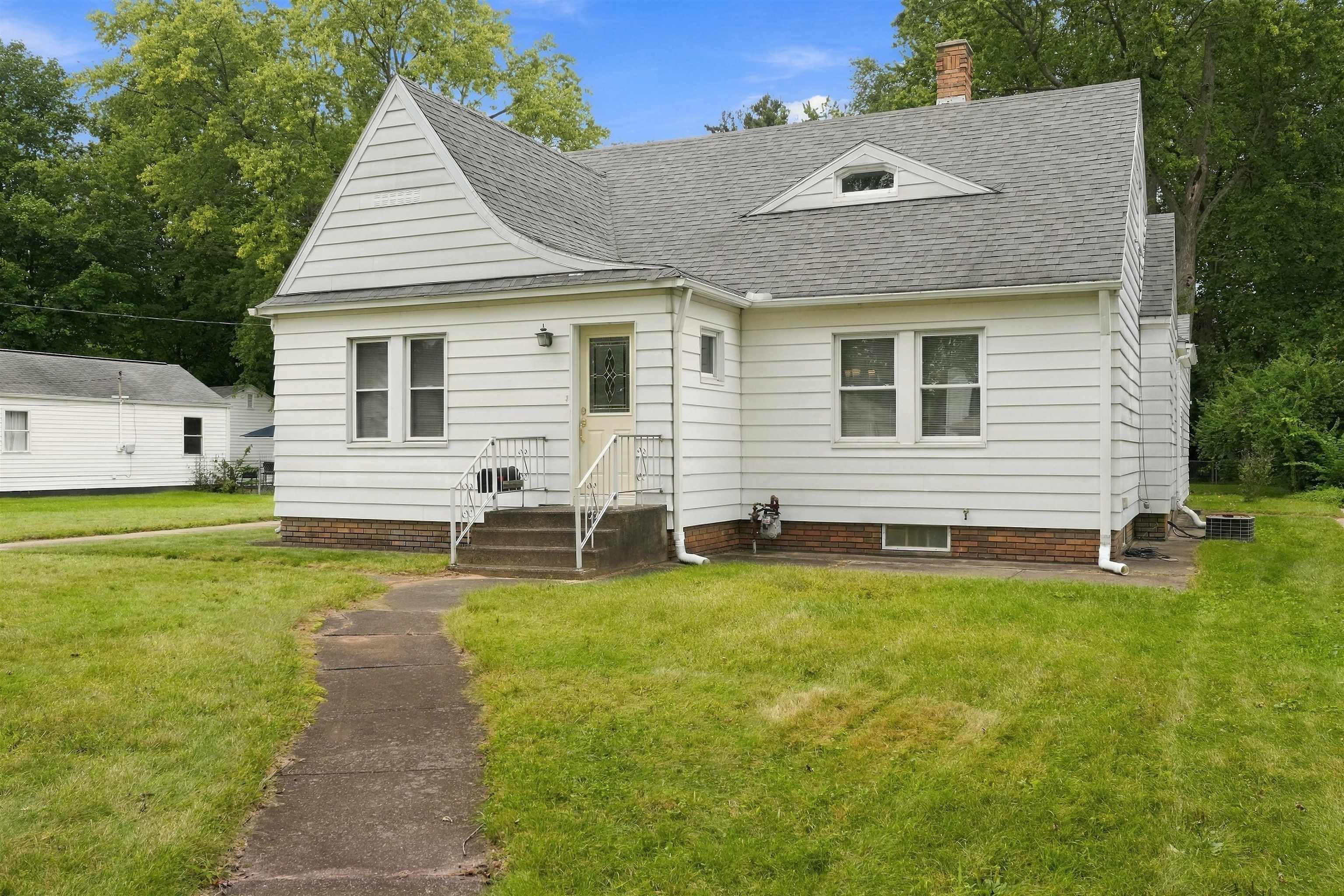 1756 E Beardsley Avenue Property Photo 1