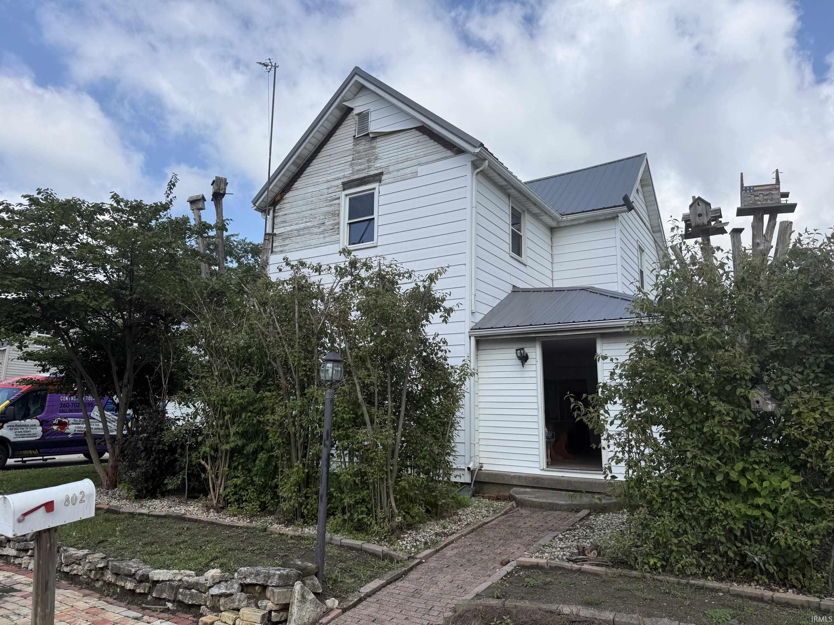 802 W Commercial Street Property Photo 1