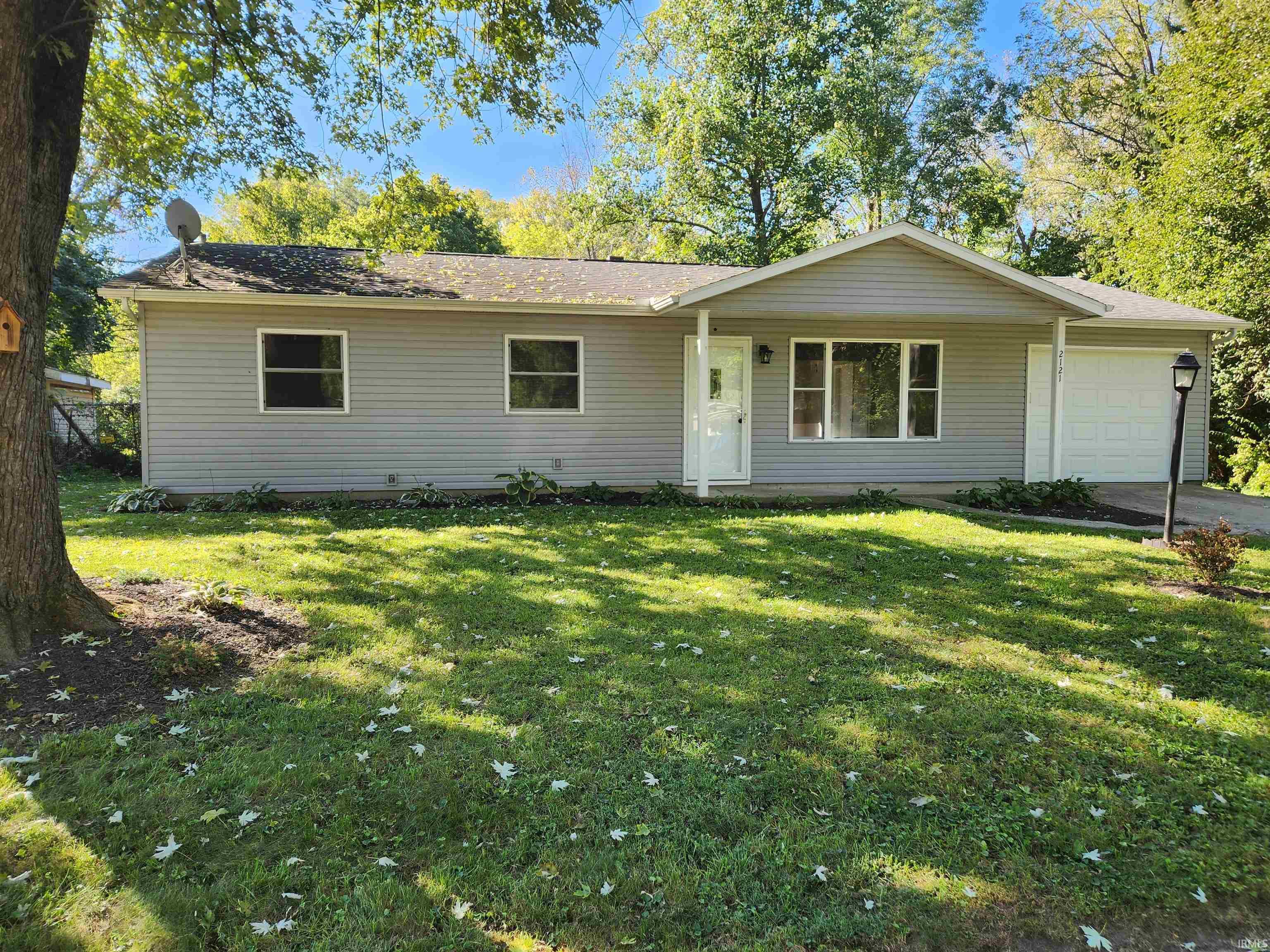 2121 W Thomas Drive Property Photo 1