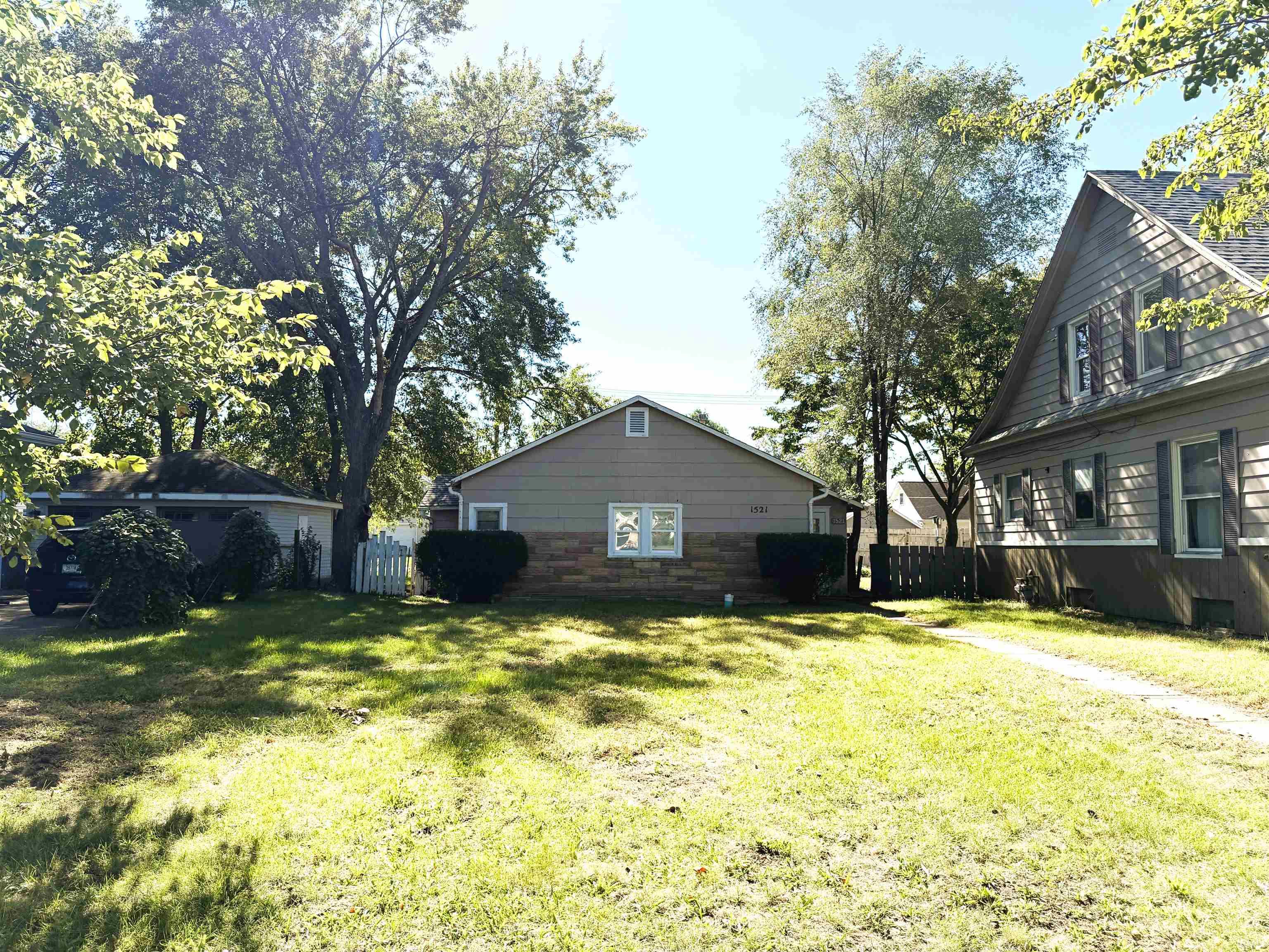 1521 E Lincolnway Way Property Photo 1