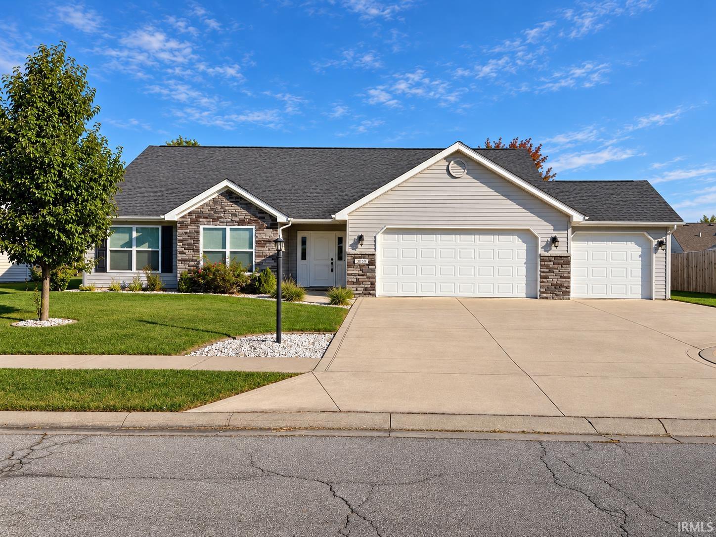 3029 E Pickett Lane Property Photo 1