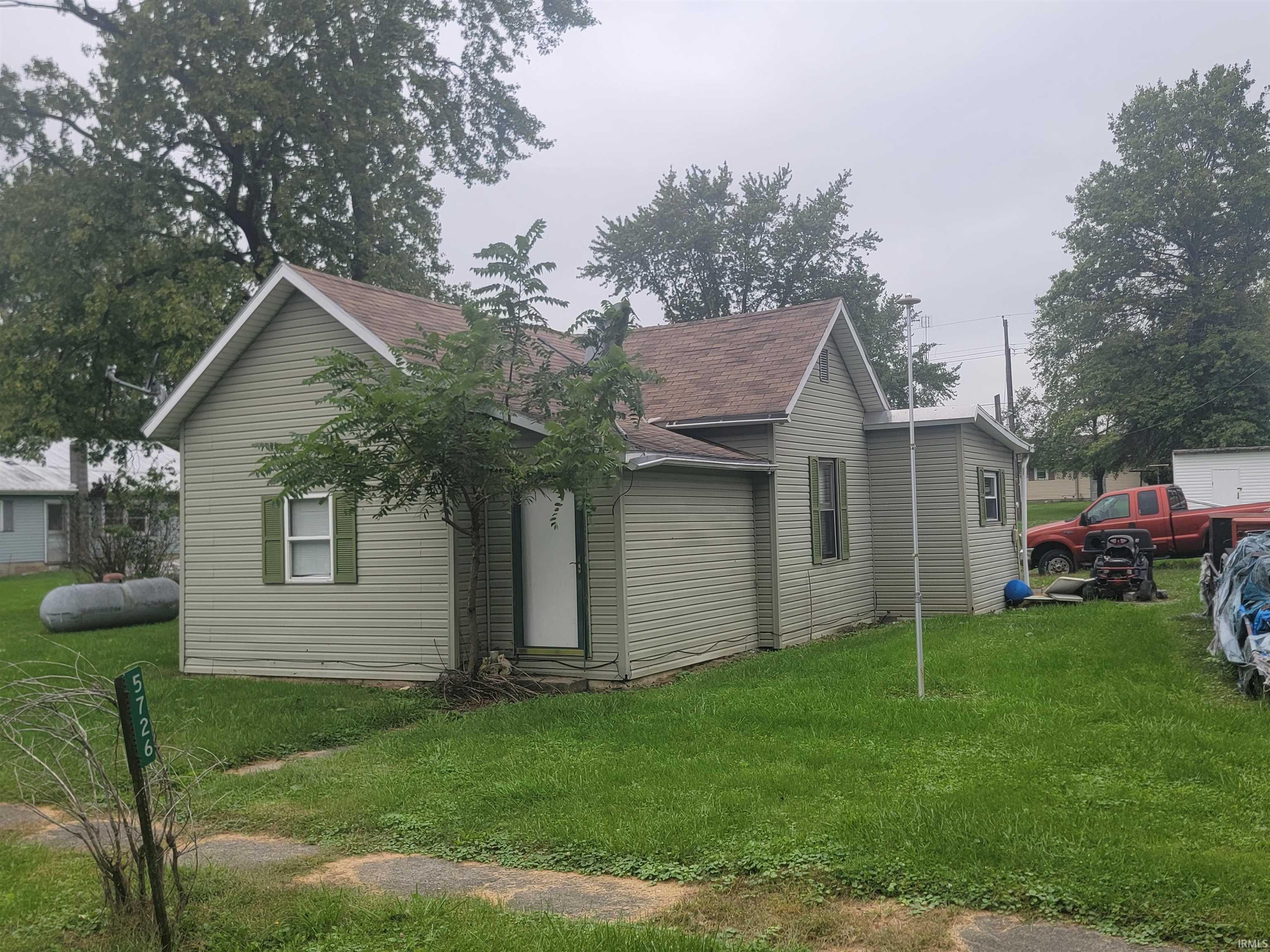 5726 E 400 S Property Photo 1