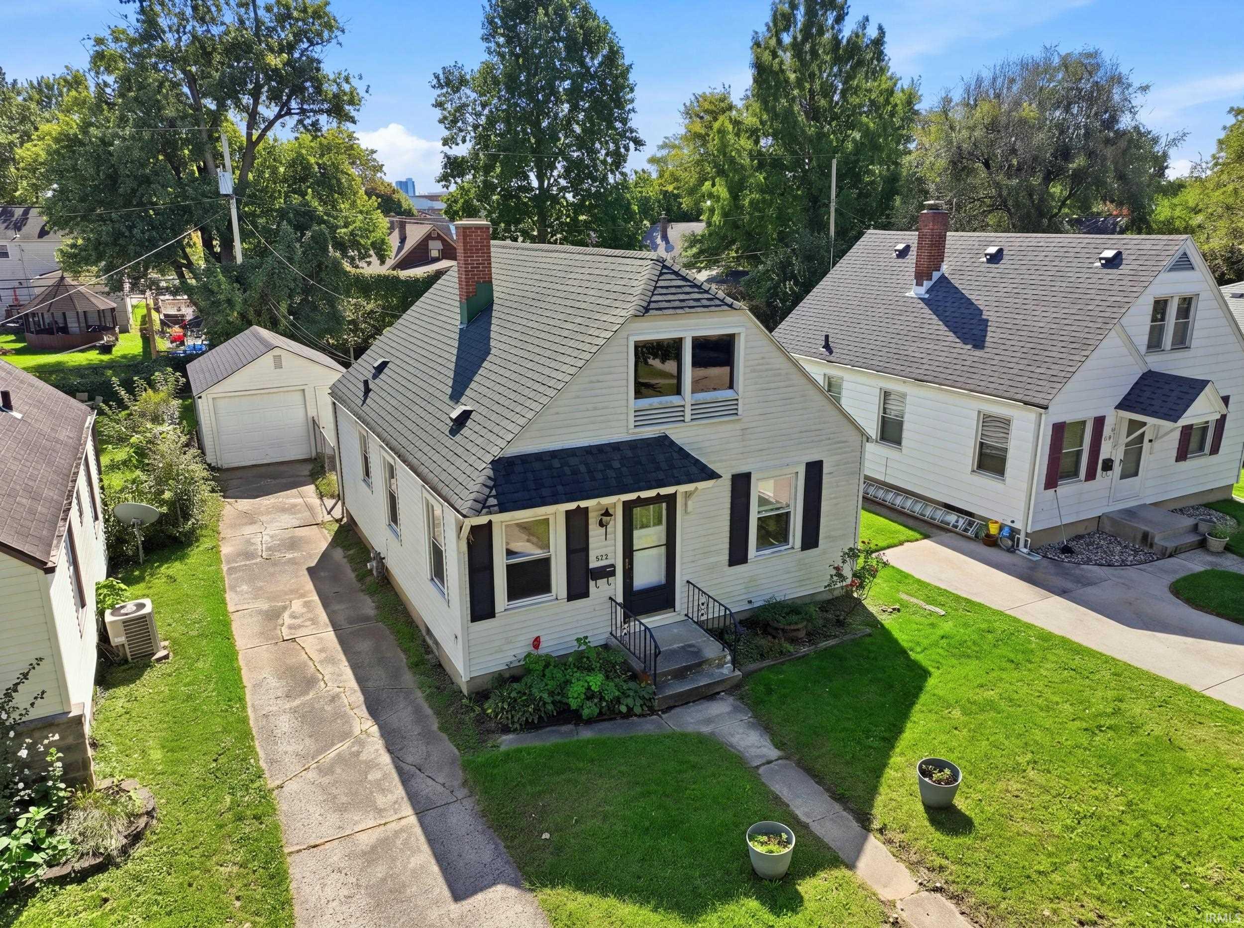 522 Curdes Avenue Property Photo 1