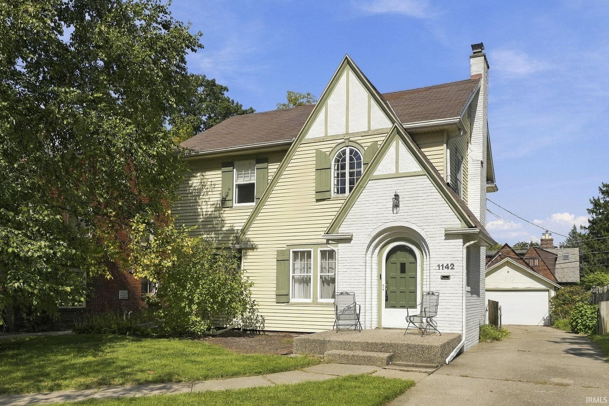1142 W Foster Parkway Property Photo 1