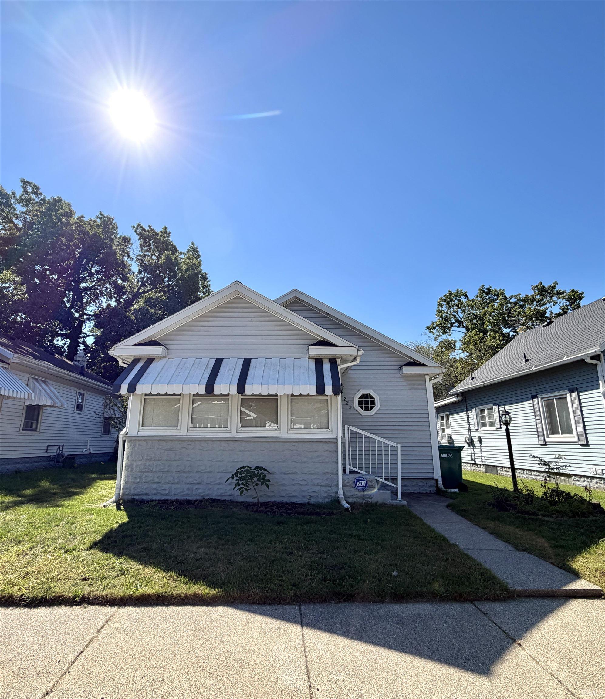 225 Stanley Street Property Photo 1