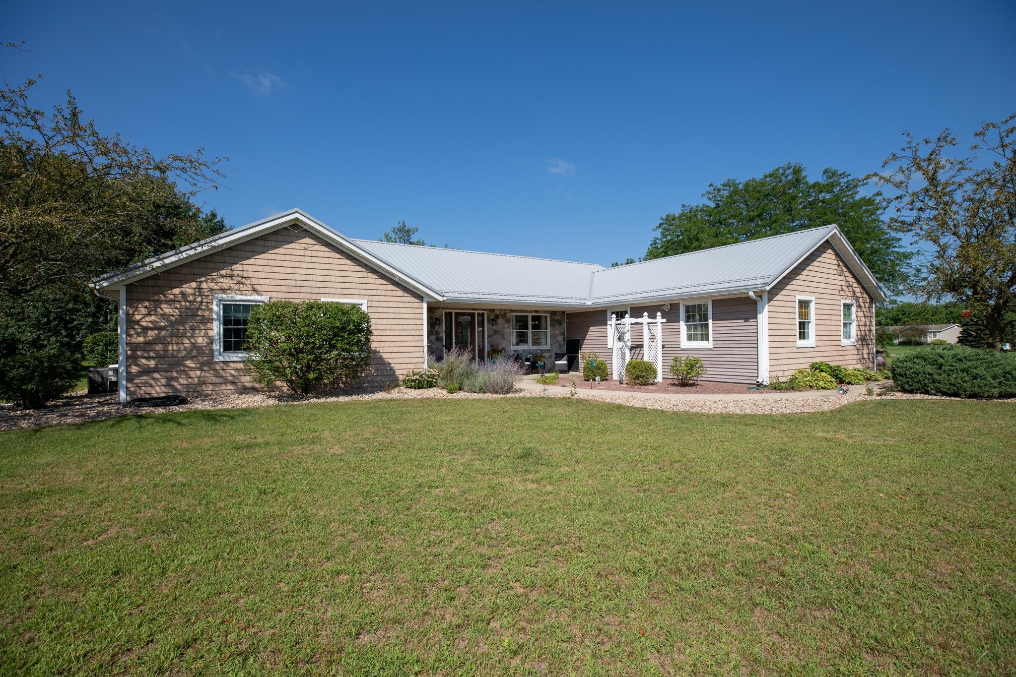 1500 Cardinal Circle Property Photo 1