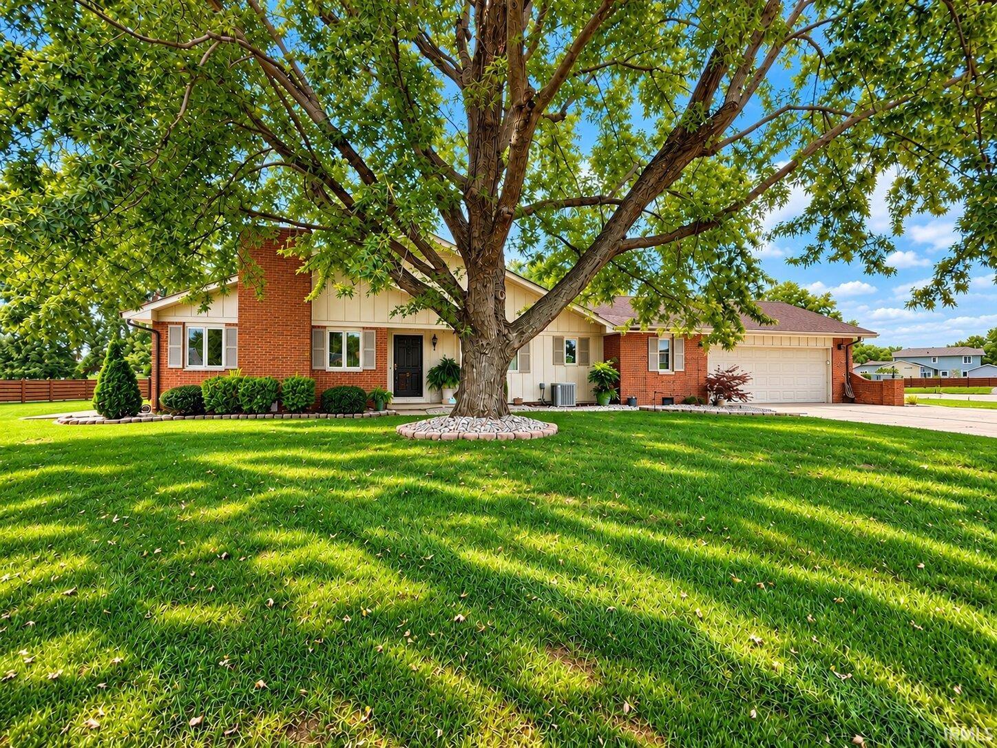 2703 Executive Court Property Photo 1