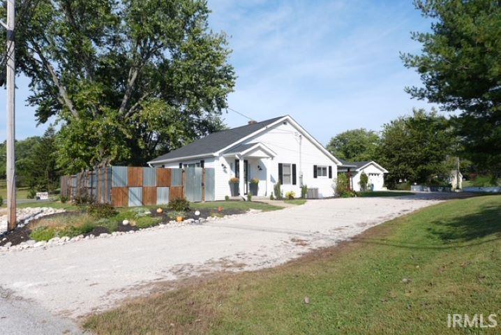 1527 S Indiana Avenue Property Photo 1