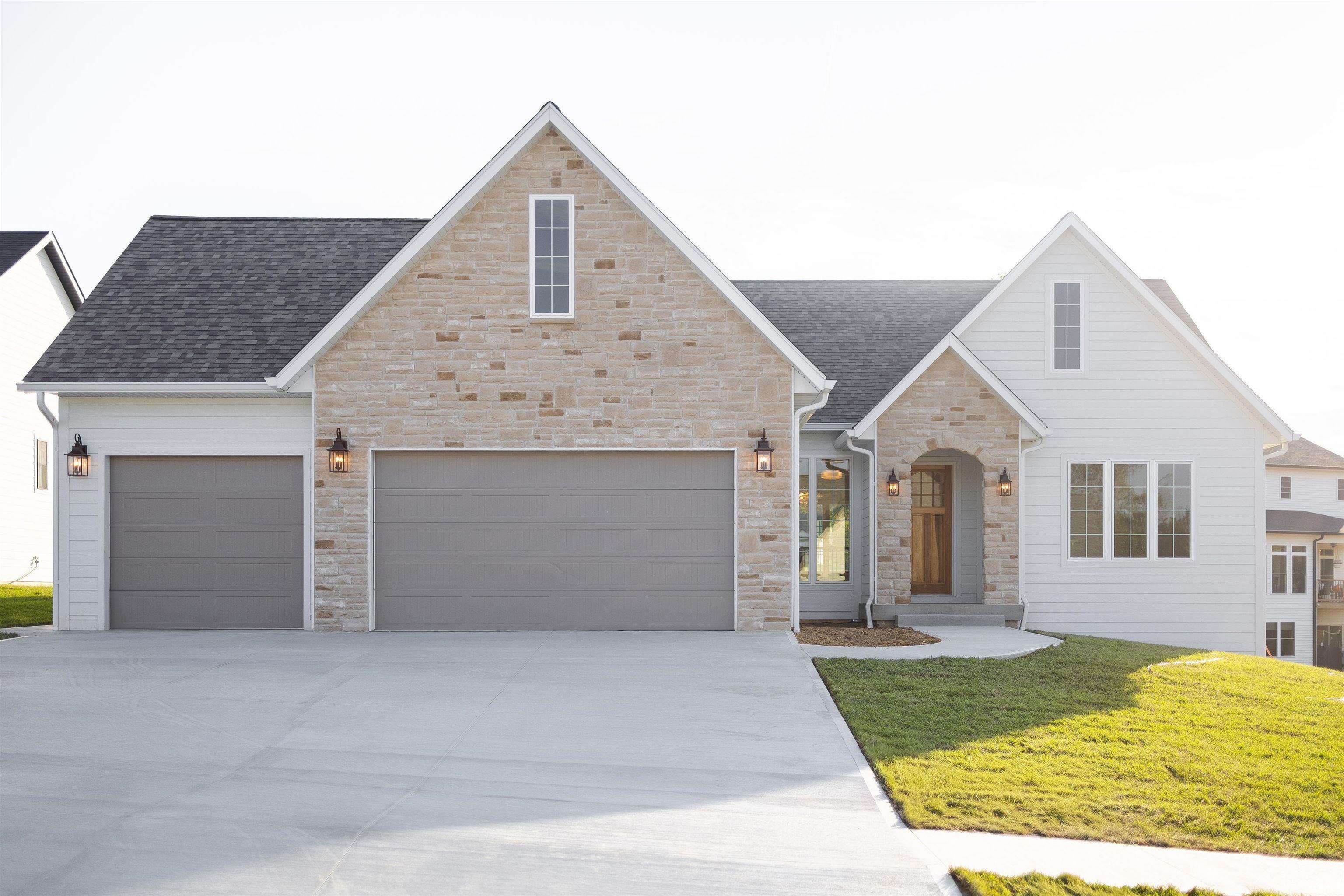 4442 N Seabiscuit Circle Property Photo 1