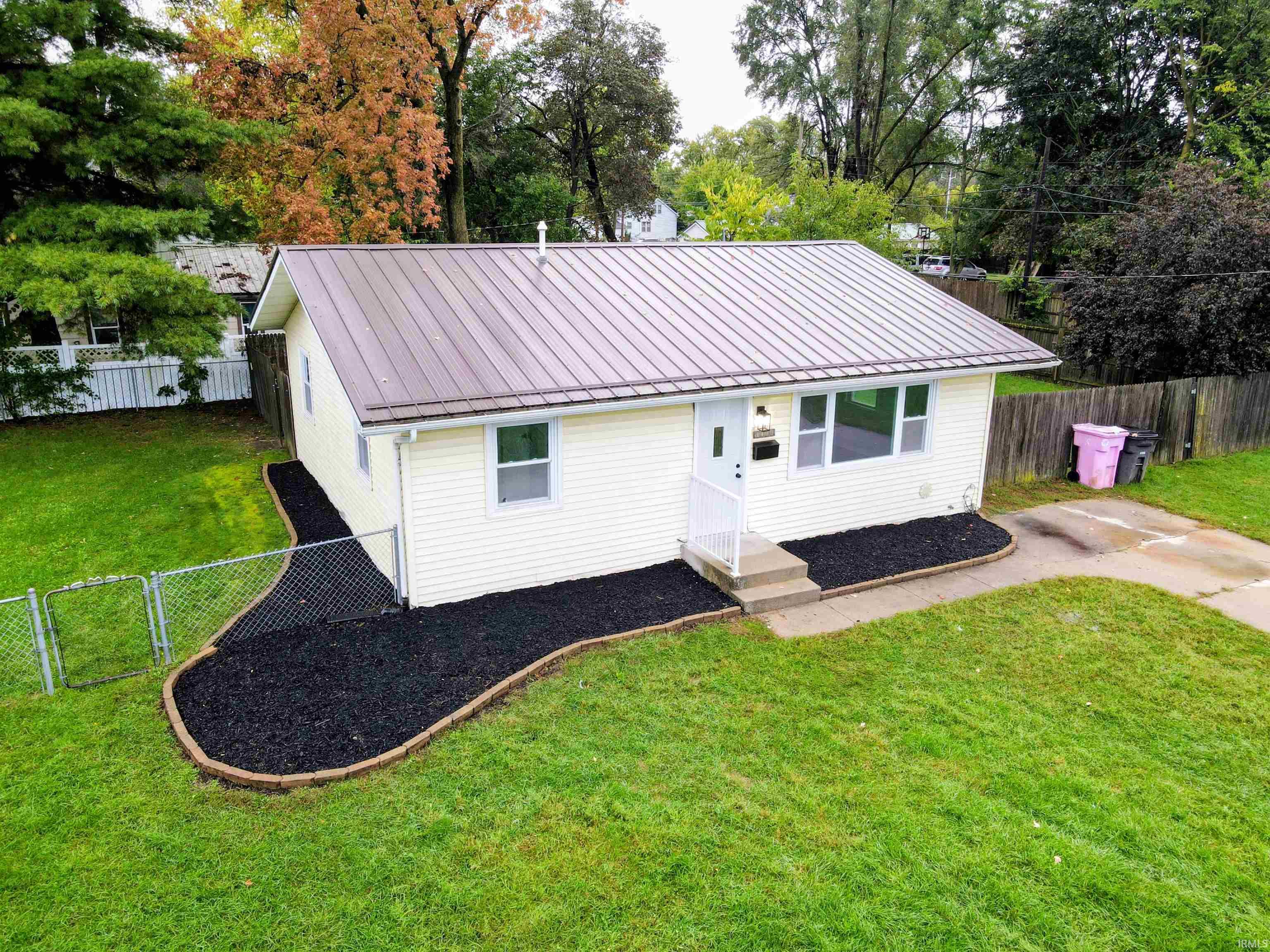 1400 Grand Avenue Property Photo 1