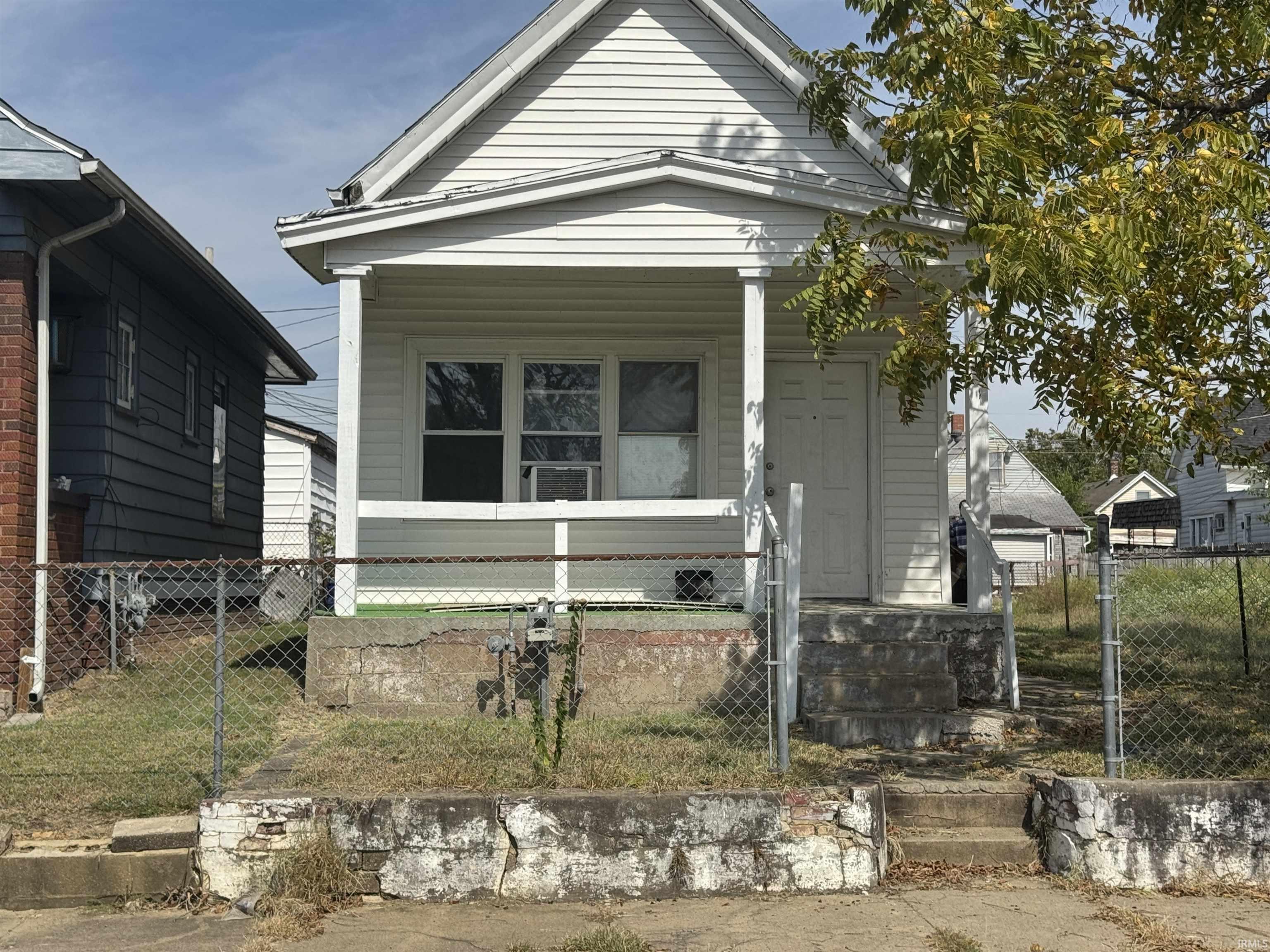 1129 W Oregon Street Property Photo 1