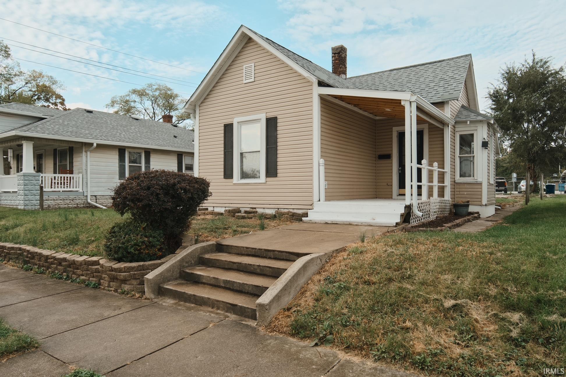1135 S Bell Street Property Photo 1