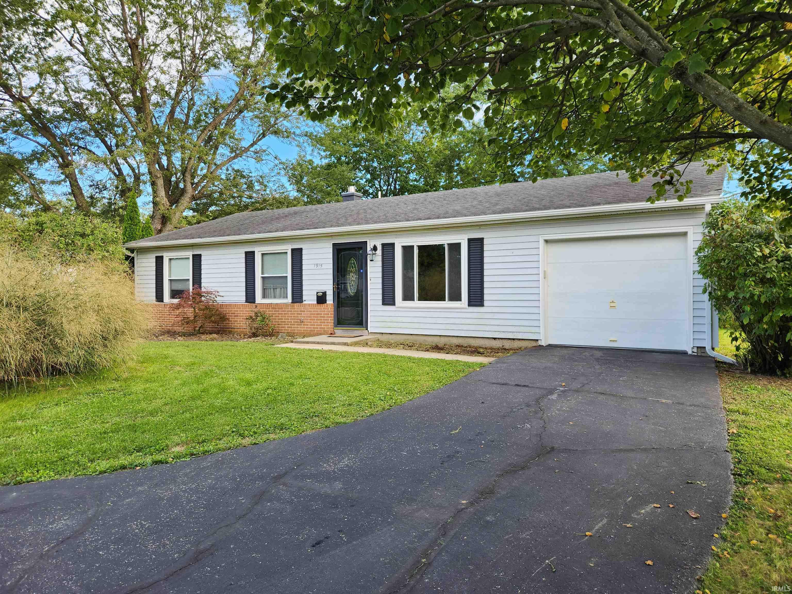 1915 W Wilno Drive Property Photo 1
