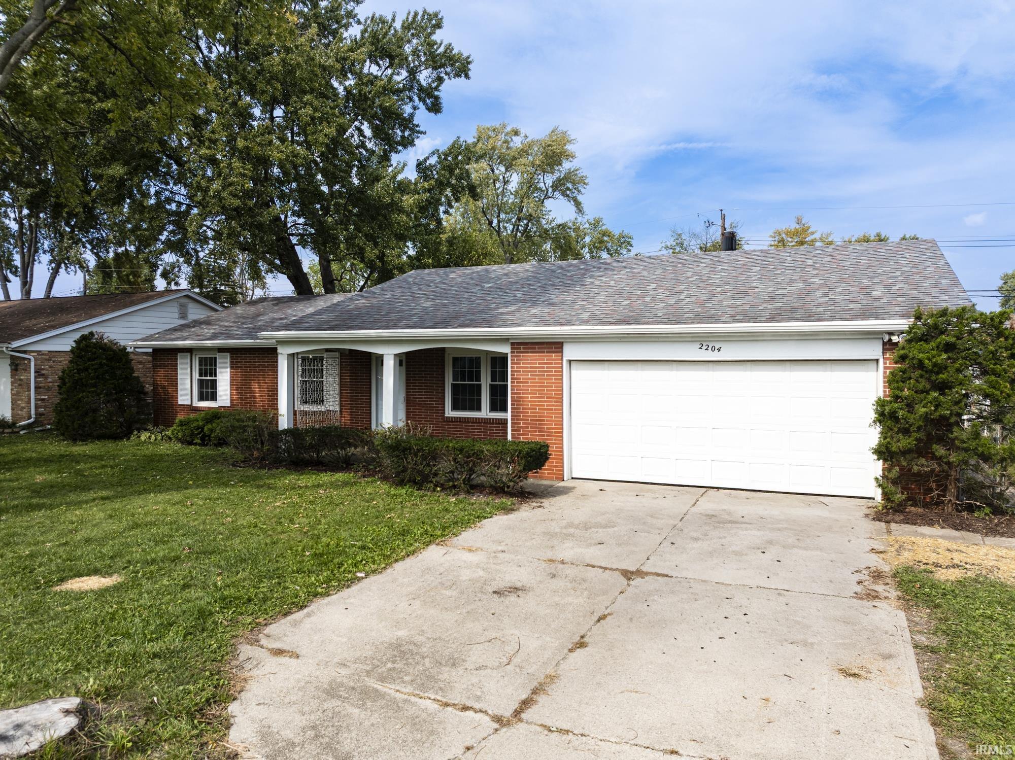 2204 W Purdue Avenue Property Photo 1