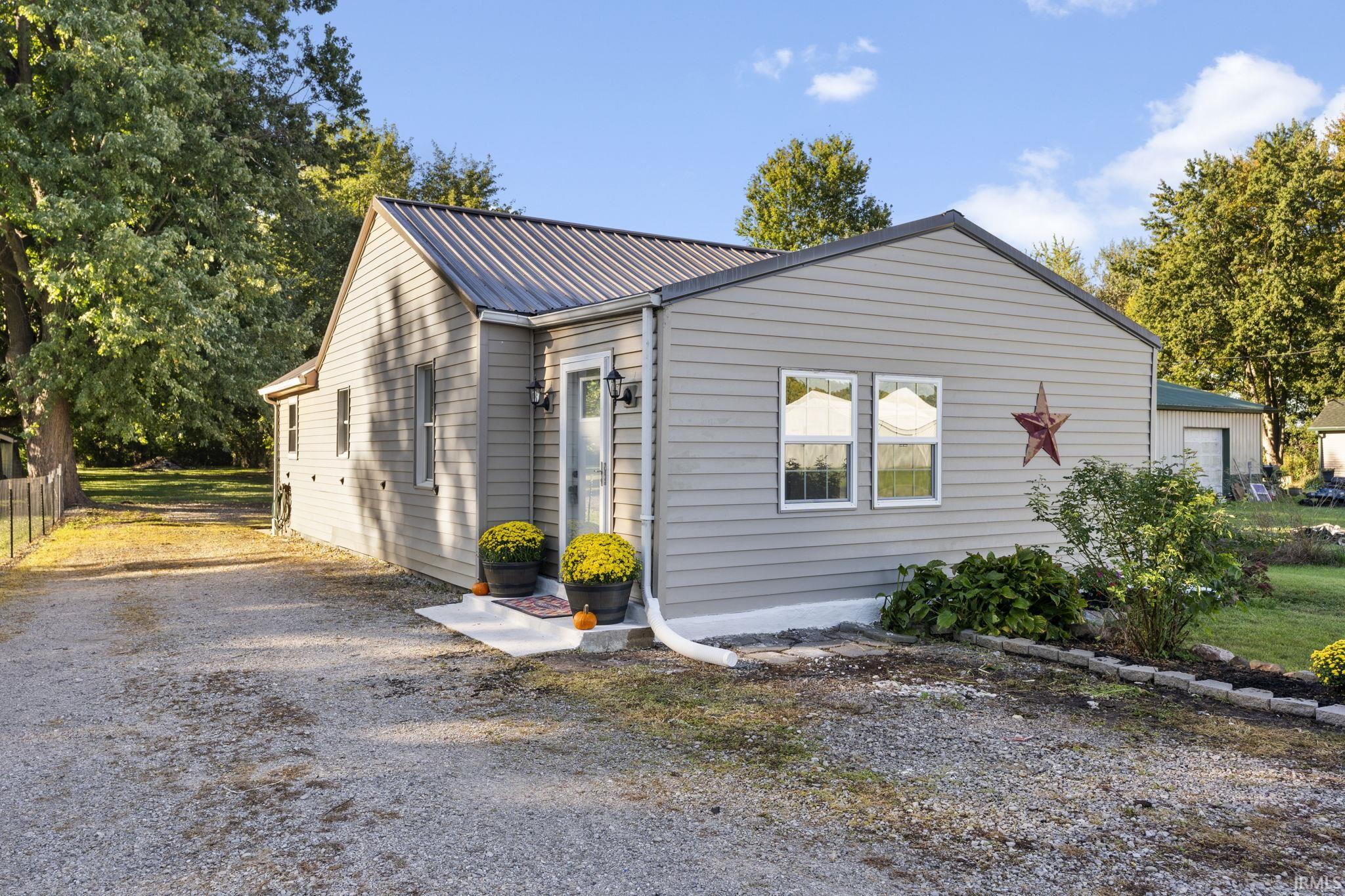 9193 E County Road 600 Property Photo 1