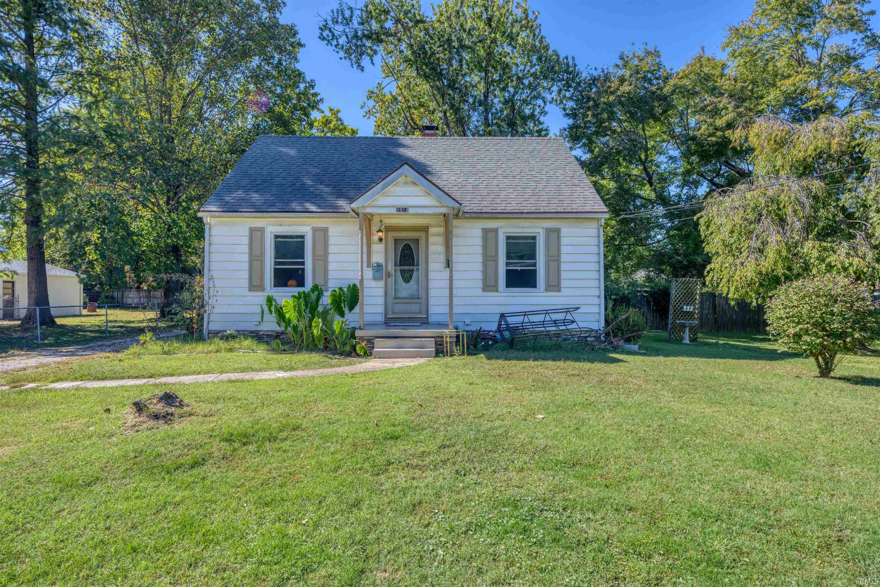 1913 Hicks Drive Property Photo 1