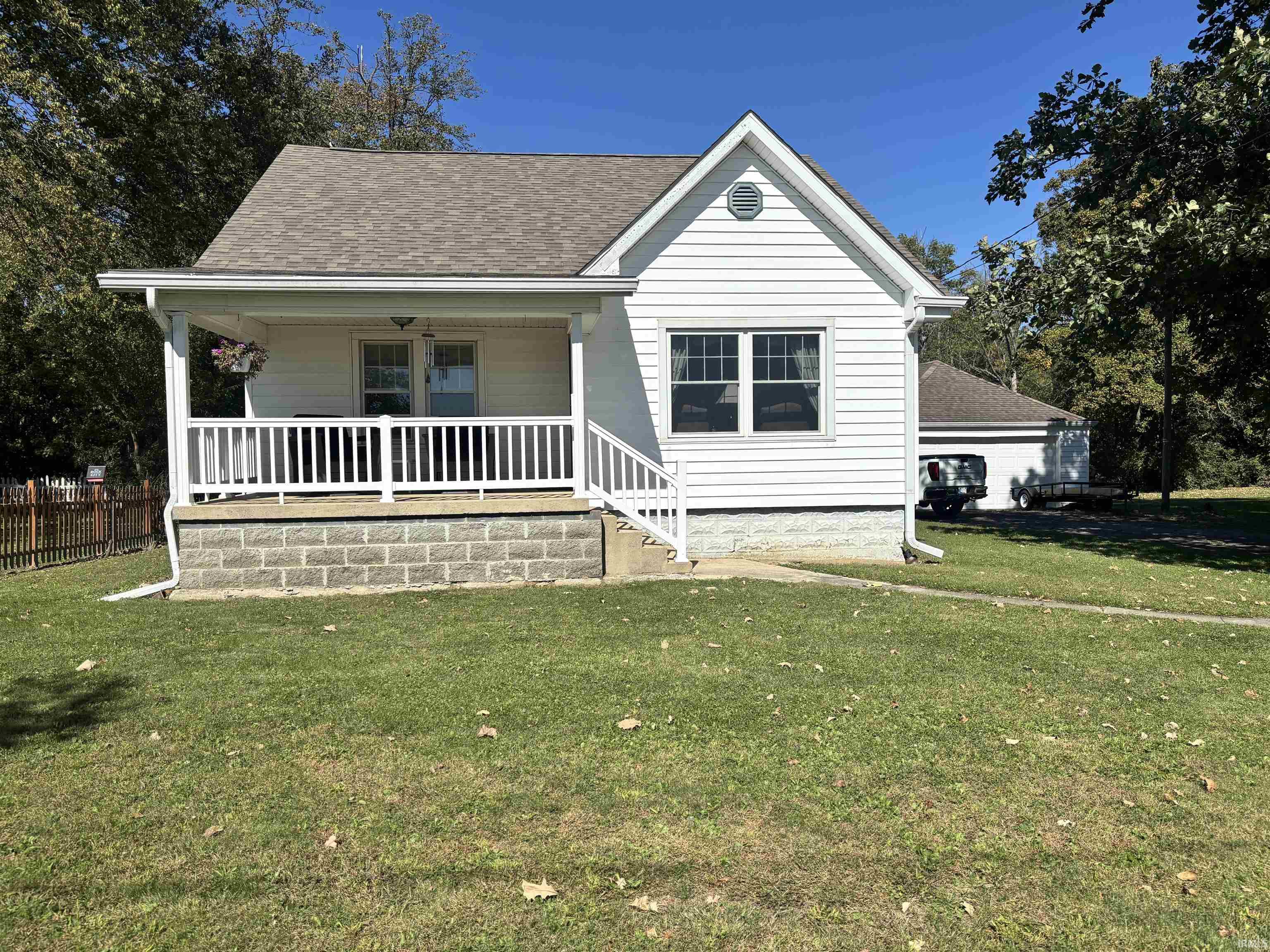 918 E County Road 500 S Property Photo 1