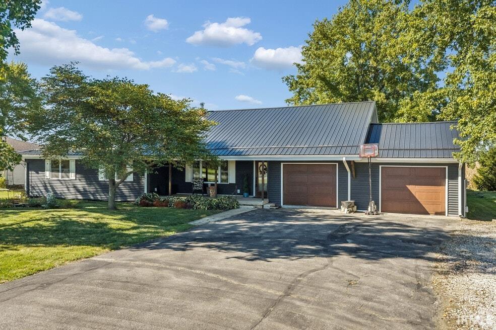 4570 S 0 E/w Road Property Photo 1