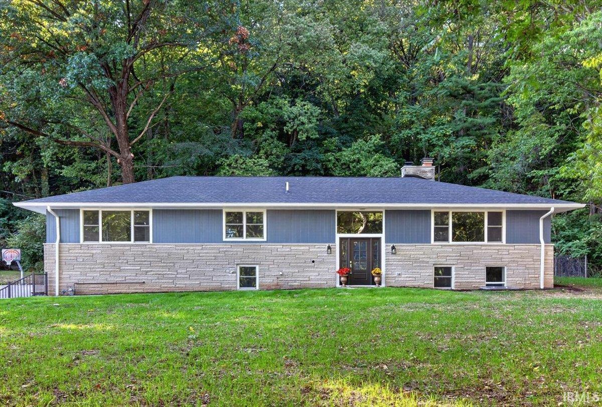 2000 N River Road Property Photo 1