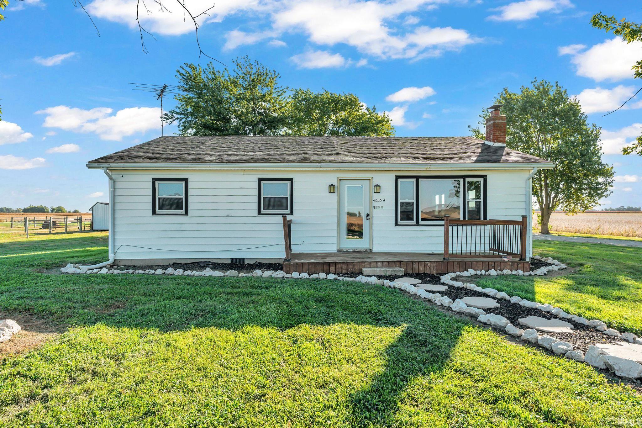 6685 N County Road 800 E Property Photo 1