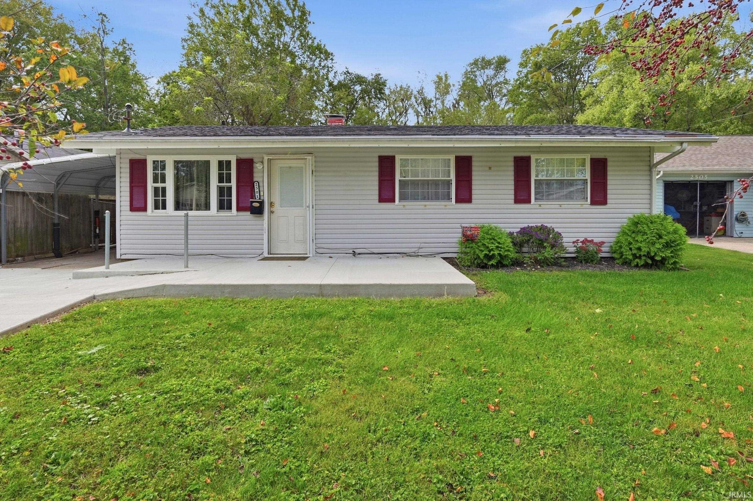 2501 W Oliver Drive Property Photo 1