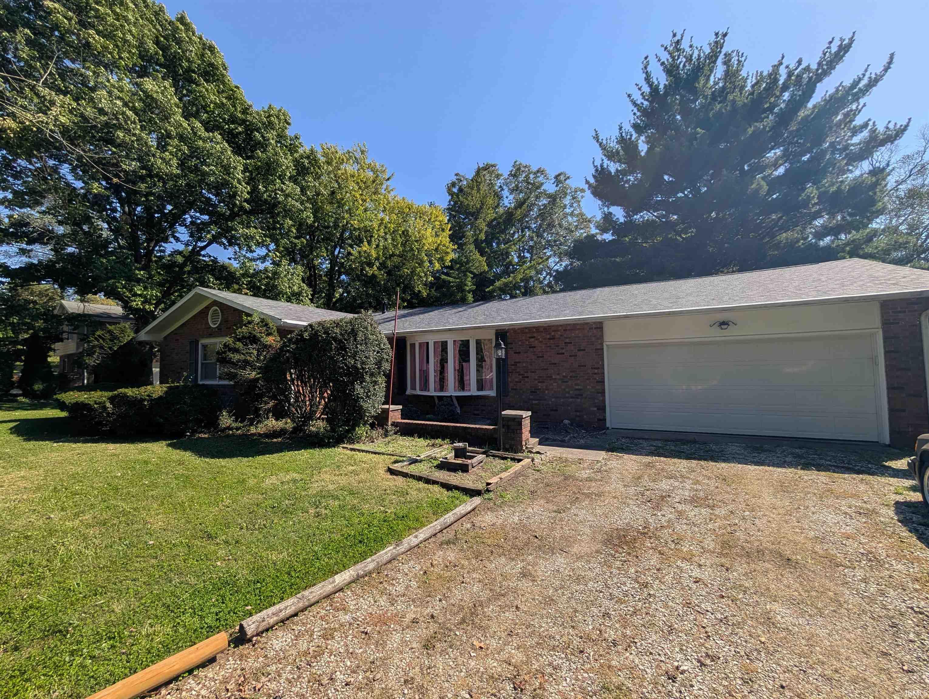 1114 N Summit Drive Property Photo 1