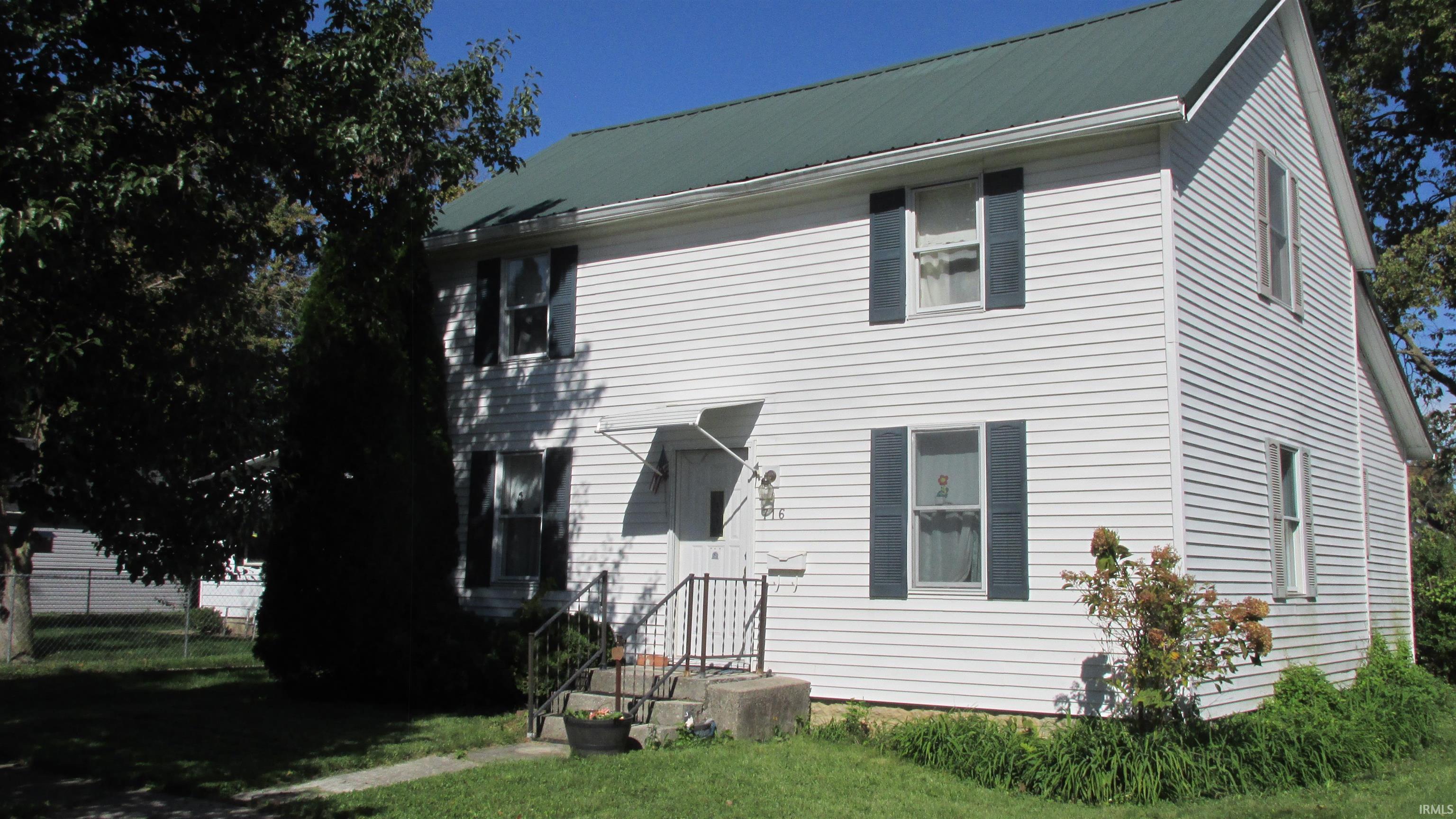 716 E Walnut Street Property Photo 1