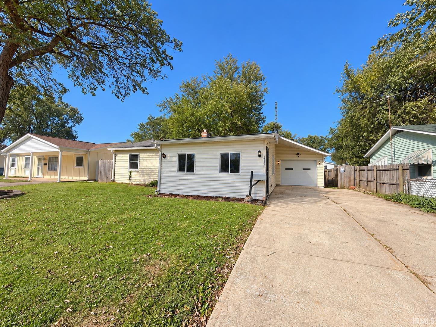 2128 N Fairfield Drive Property Photo 1