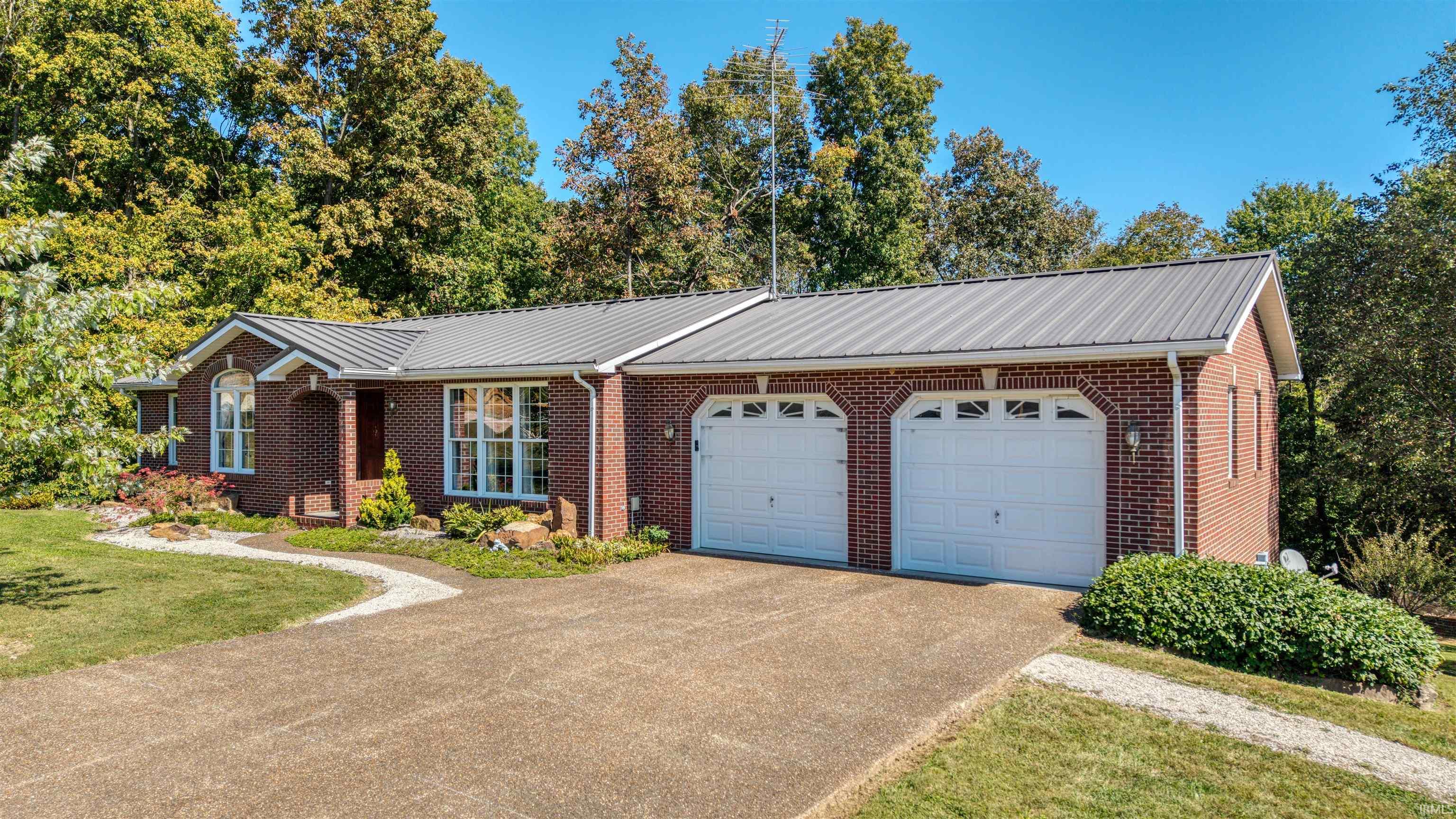 4284 E State Road 264 Road Property Photo 1