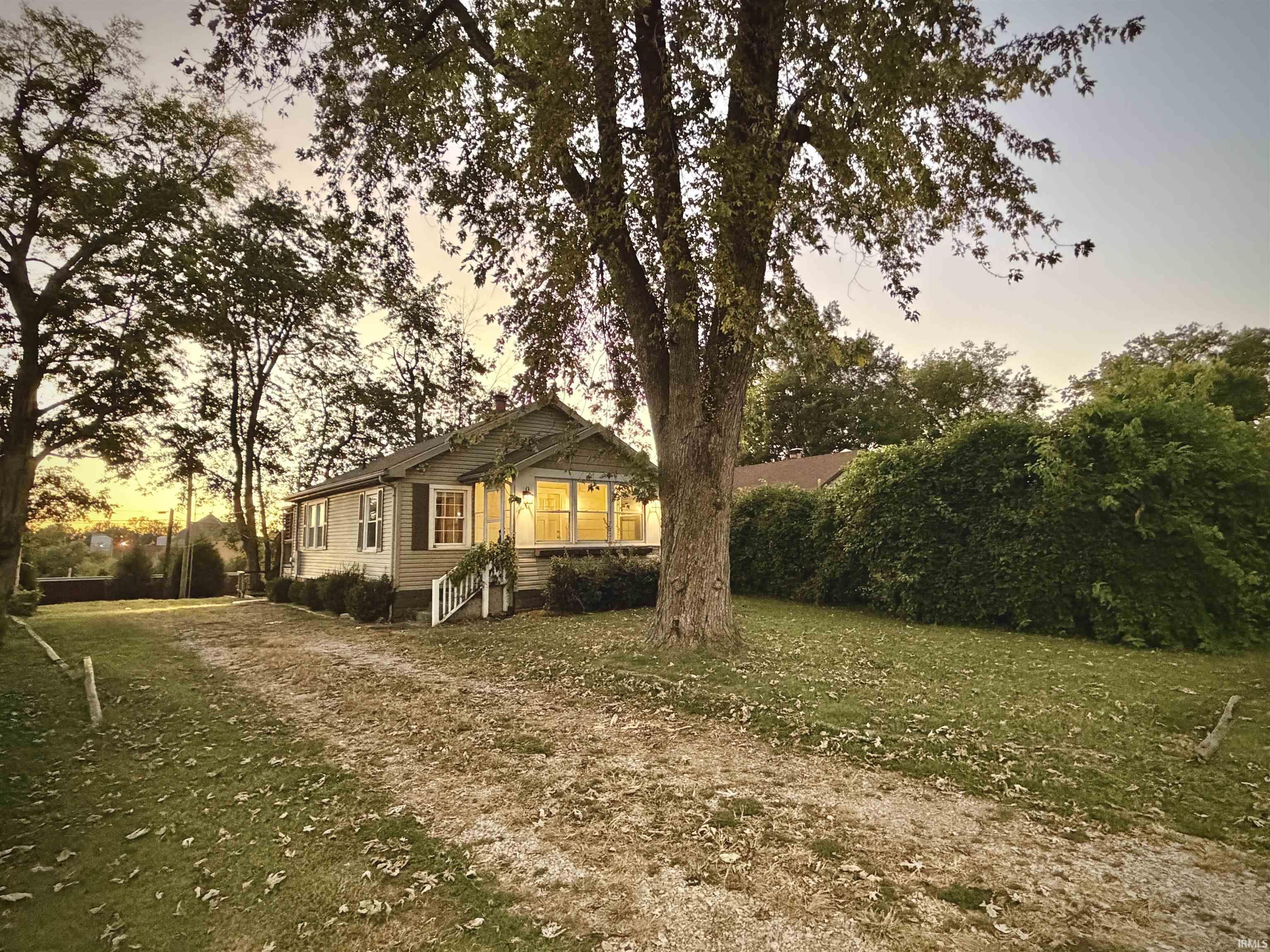 1319 Se Riverside Drive Property Photo 1