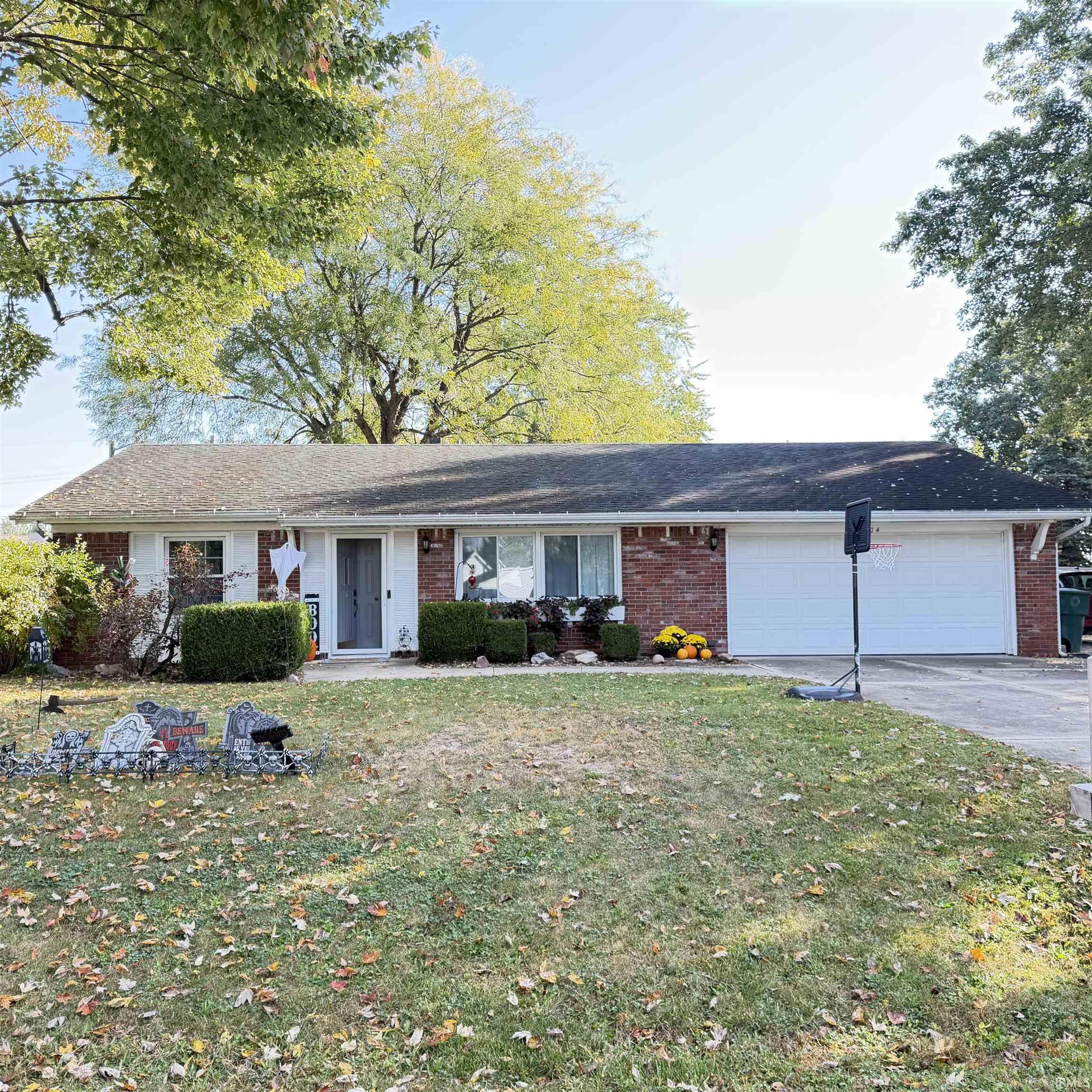 5504 N Winding Way Property Photo 1