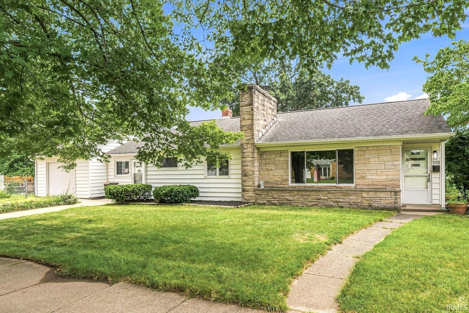 102 S Greenlawn Avenue Property Photo 1