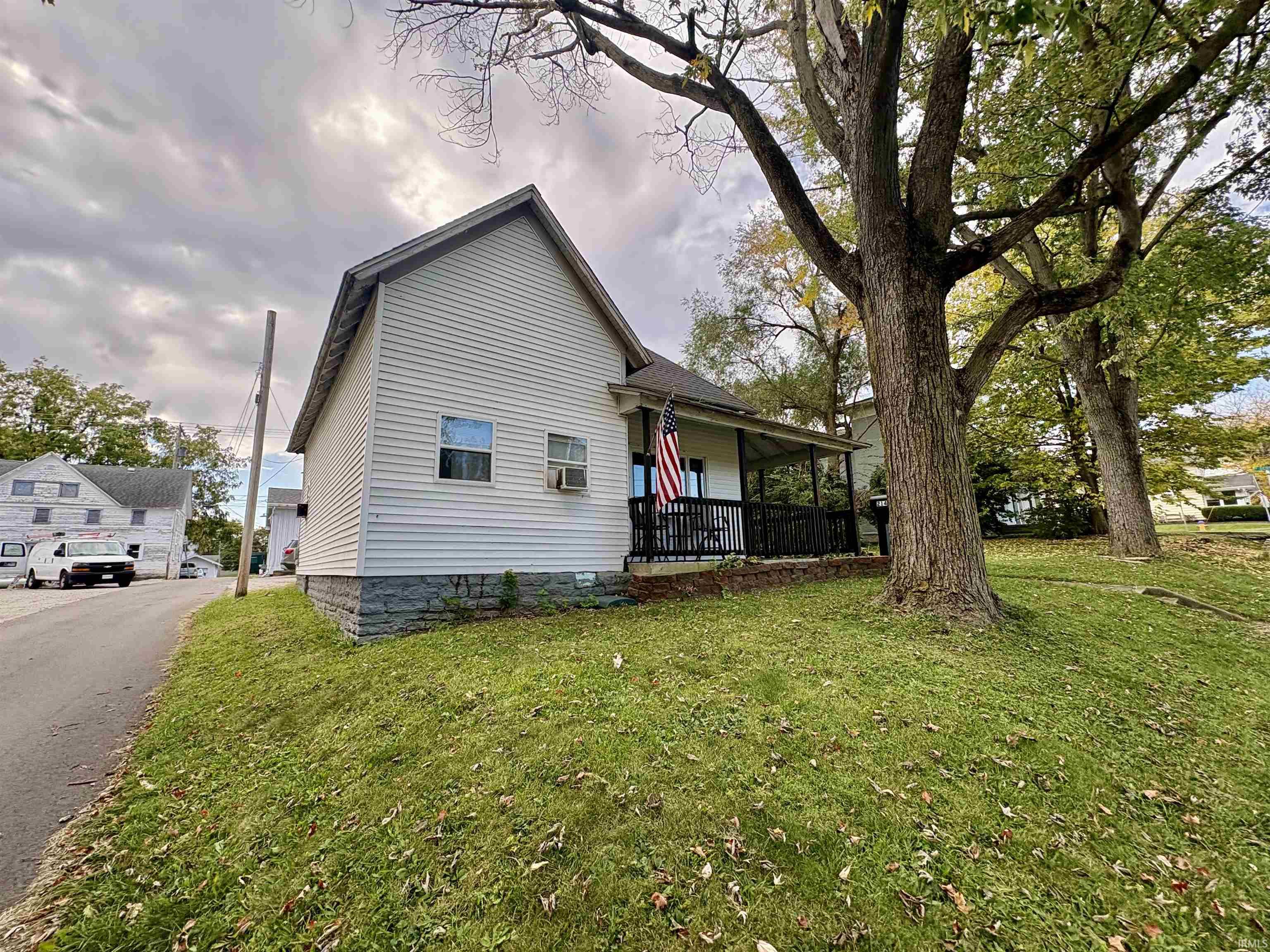 214 E Wabash Street Property Photo 1