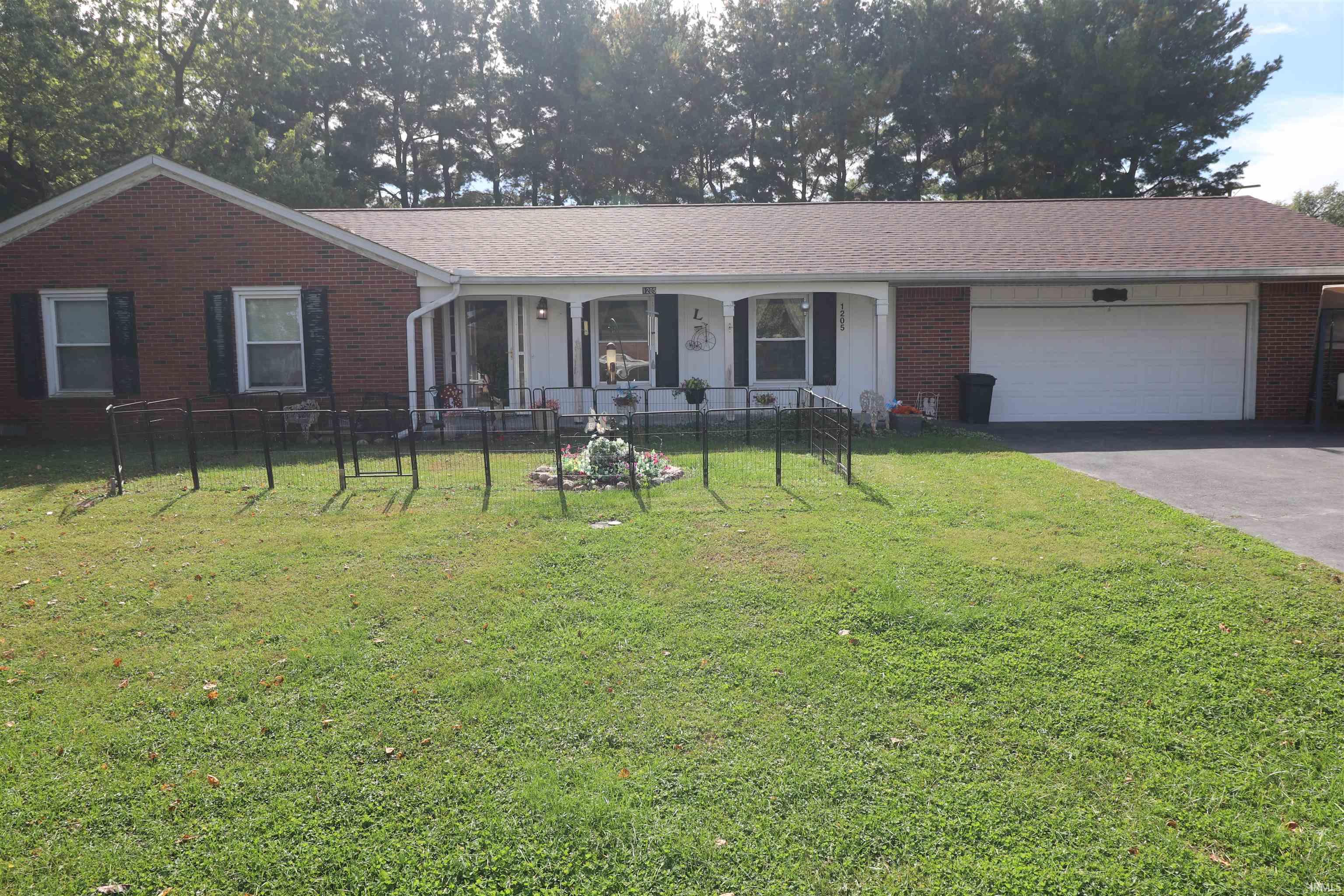 1205 W Grant Street Property Photo 1