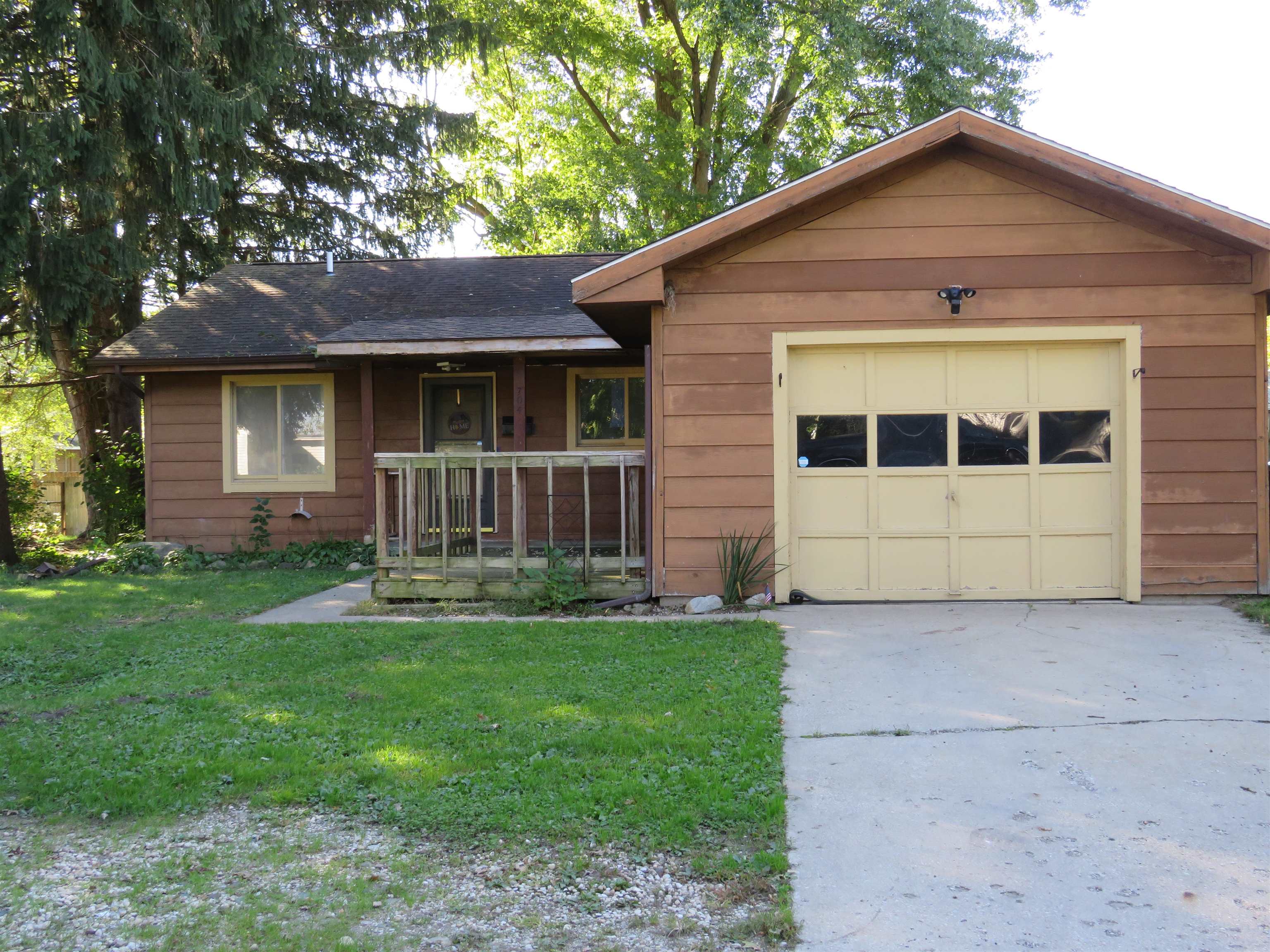 704 Mansfield Street Property Photo 1
