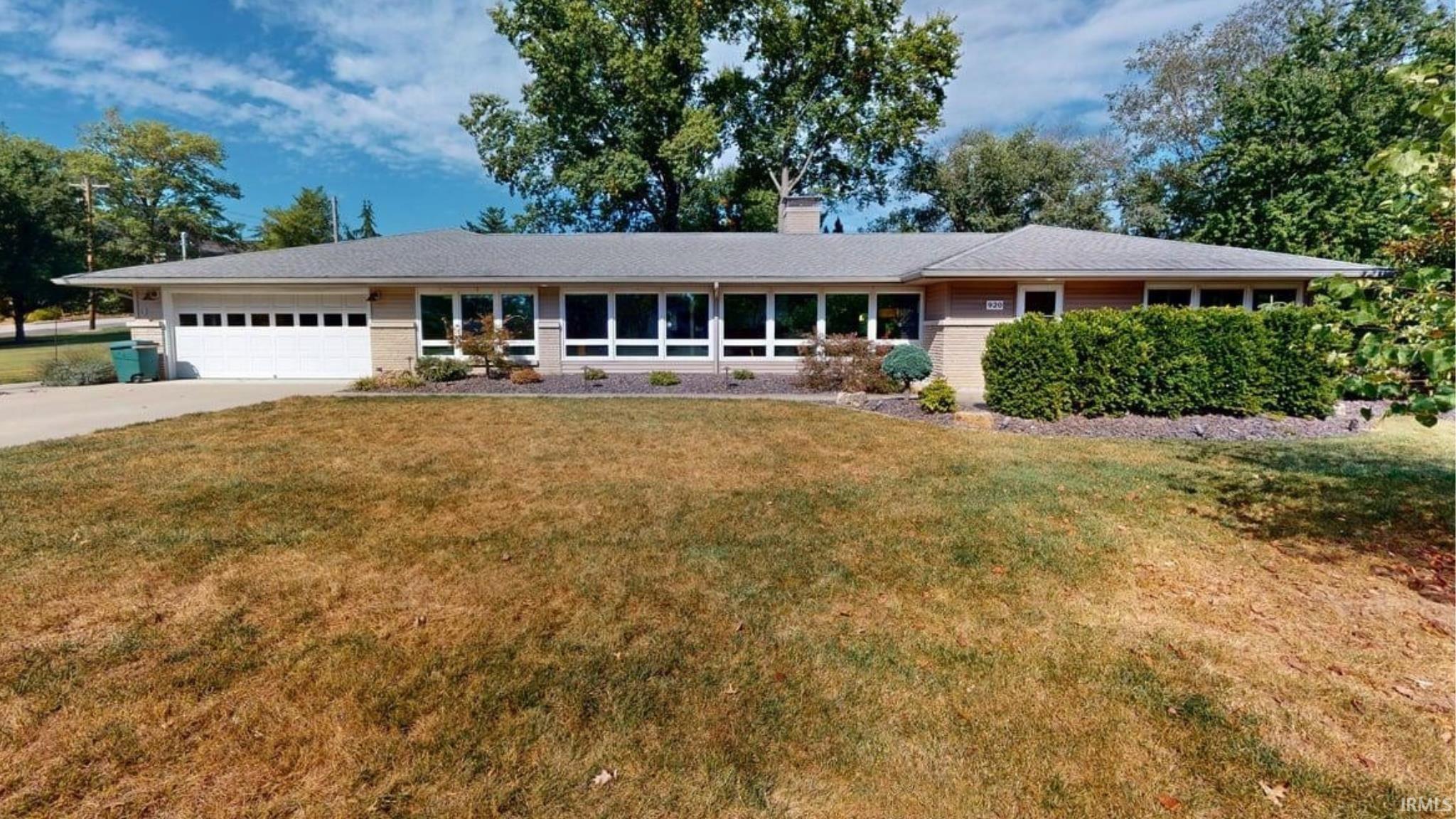 920 W 10th Street Property Photo 1