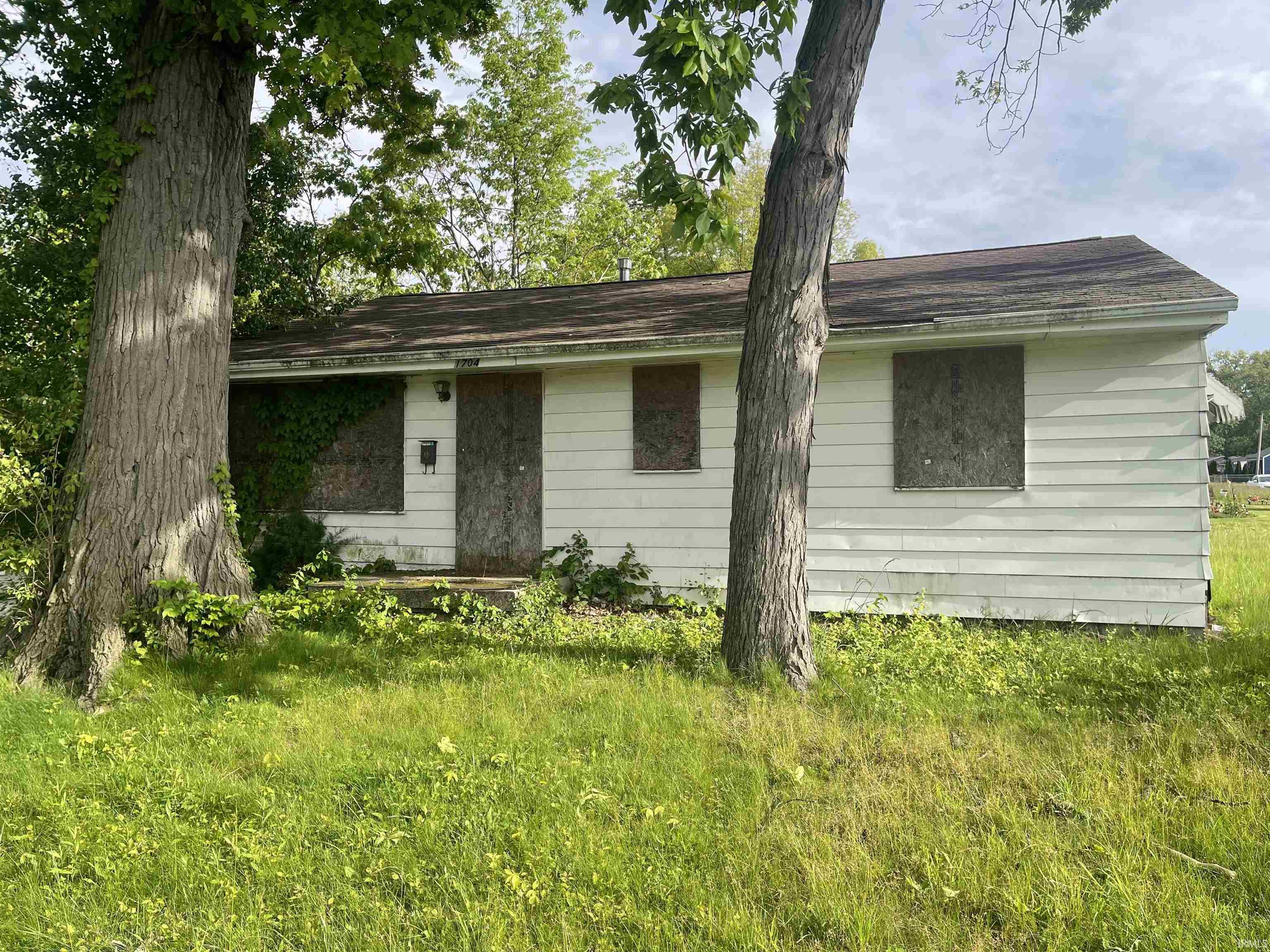 1704 Dewey Street Property Photo 1