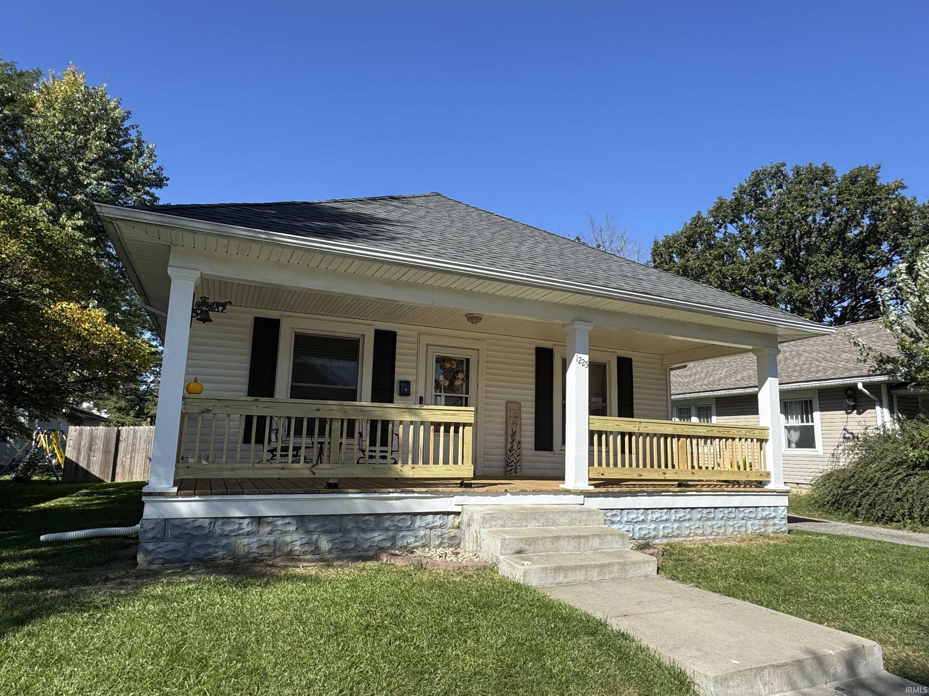 1225 N Indiana Avenue Property Photo 1