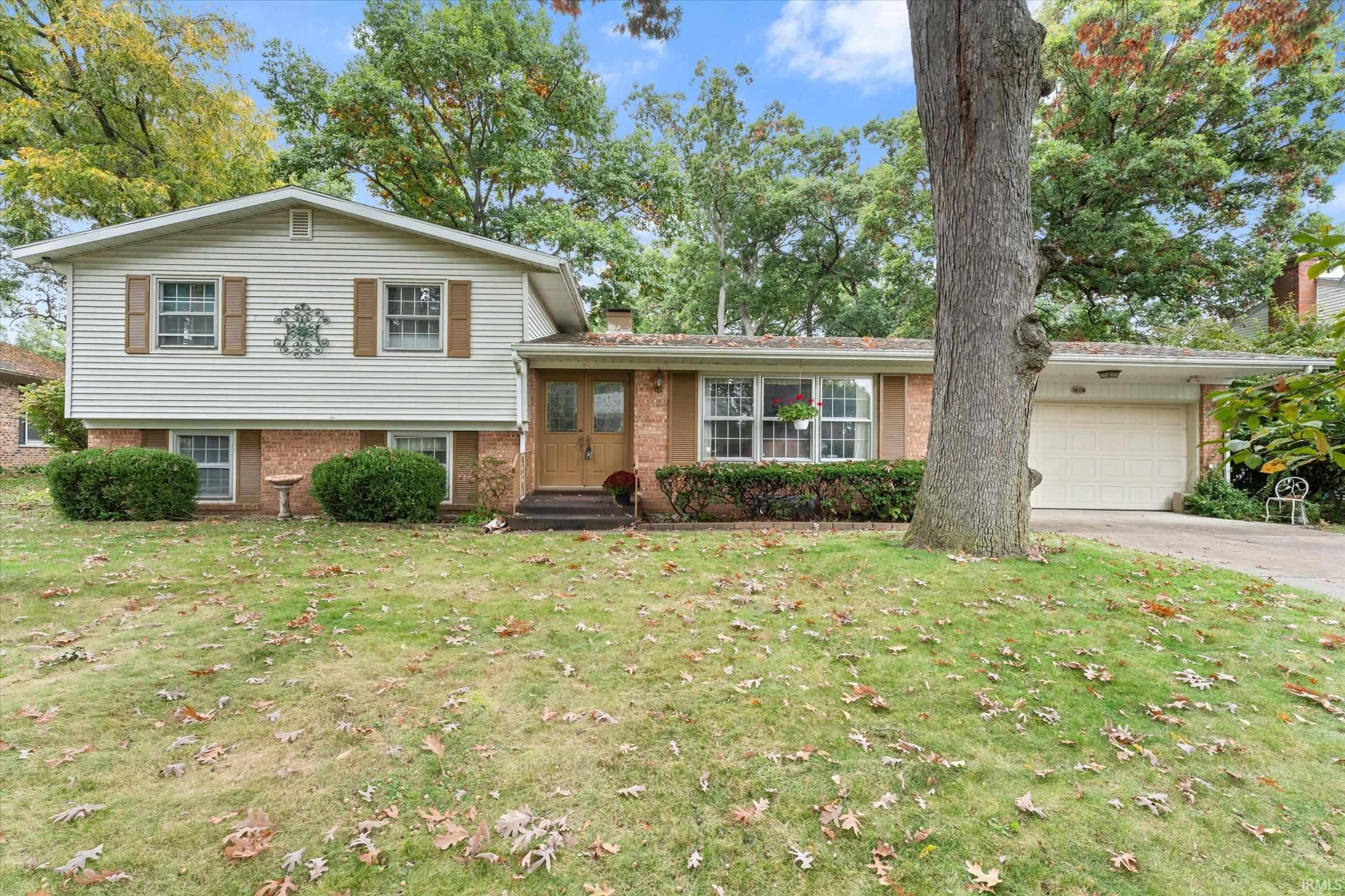 1608 Greenbrier Drive Property Photo 1