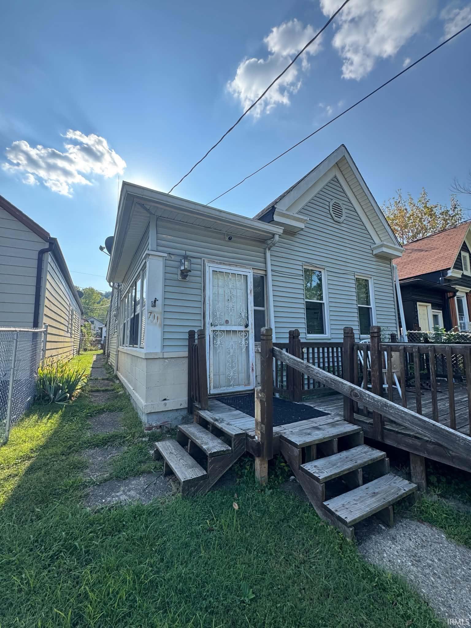 711 W 7th Street Property Photo 1