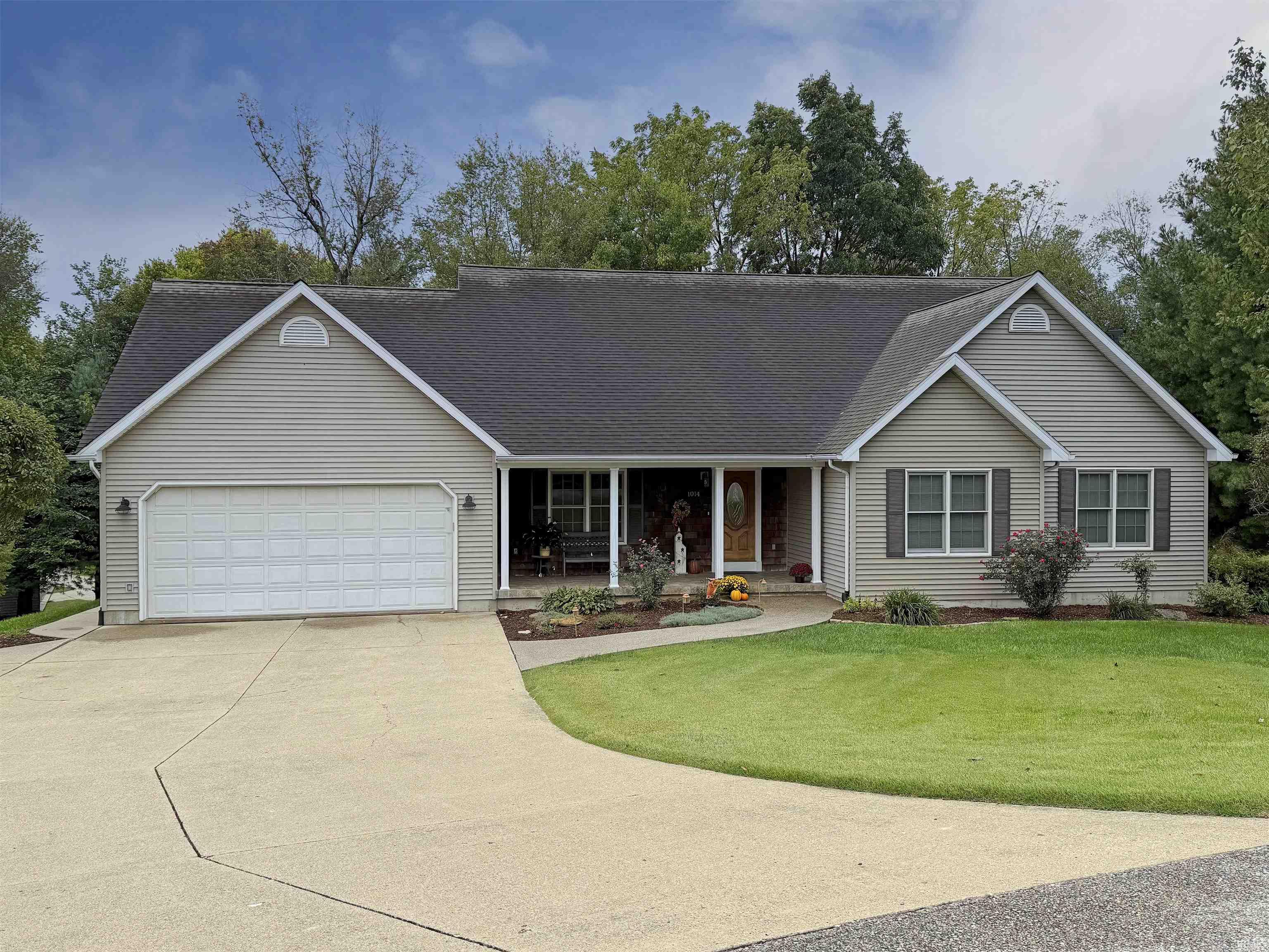 1014 N Vista Drive Property Photo 1