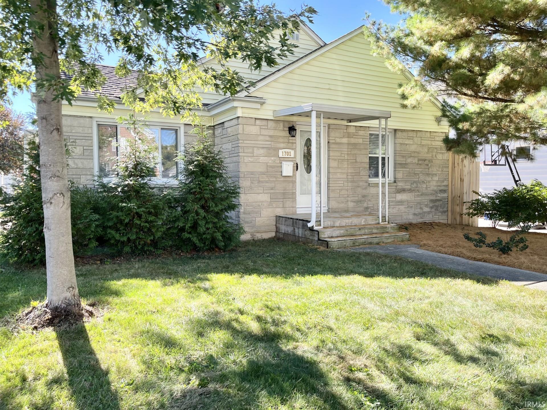 1701 Clover Lane Property Photo 1