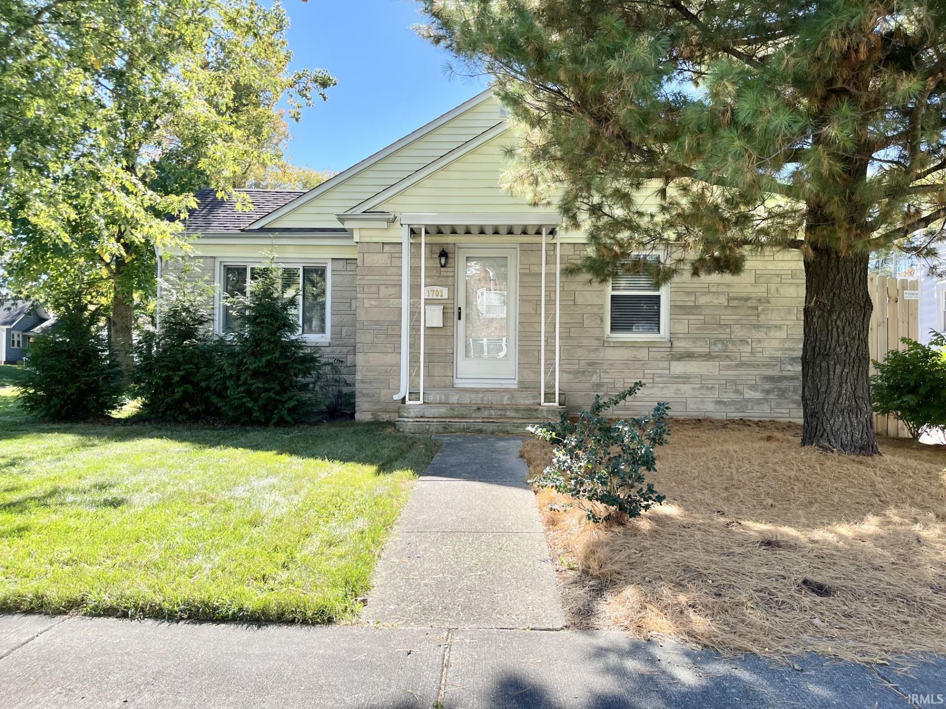 1701 Clover Lane Property Photo 1
